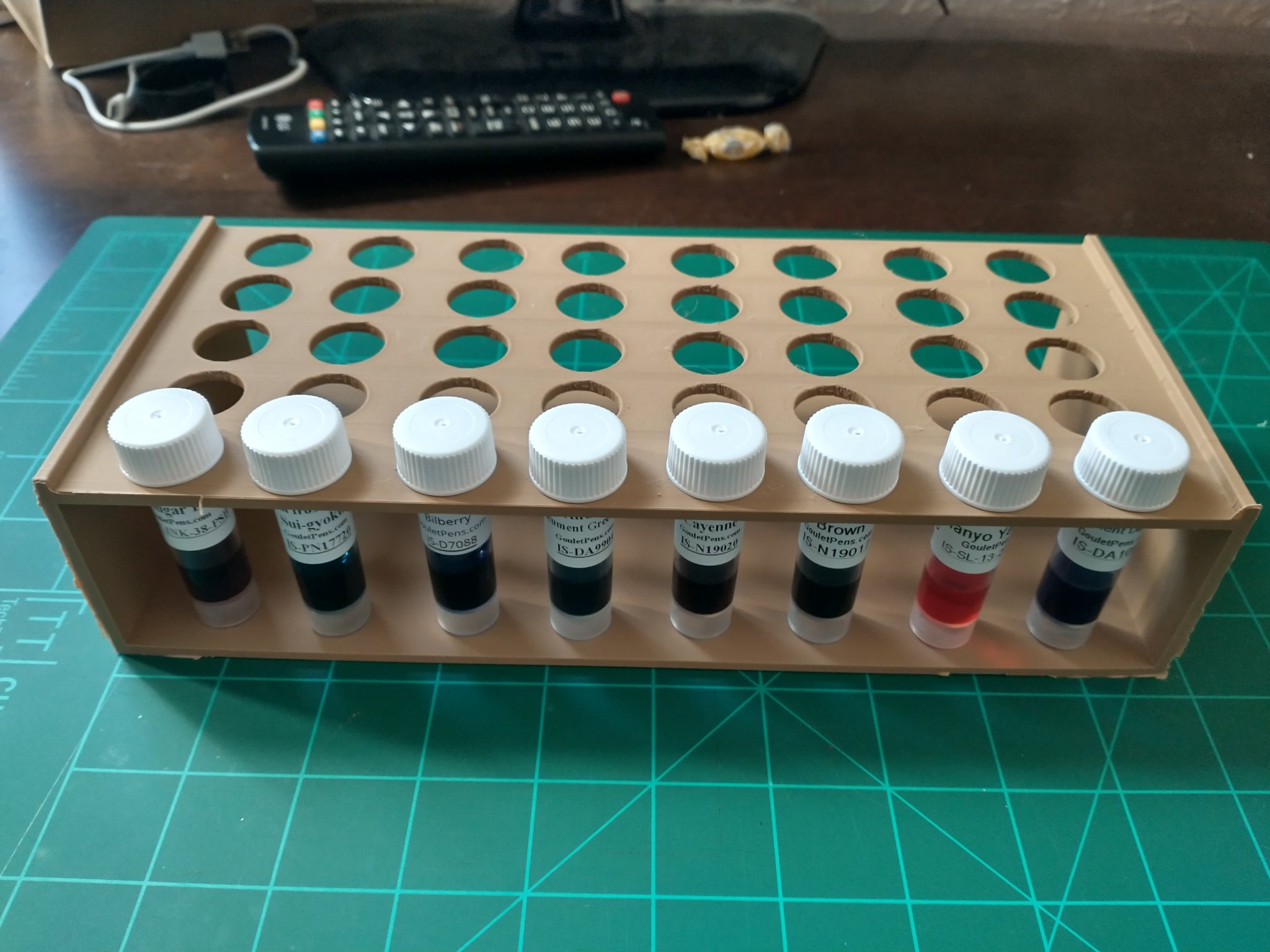 Tiêu đề Bộ giữ mẫu mực chung Tóm tắt Chứa được 40 lọ m