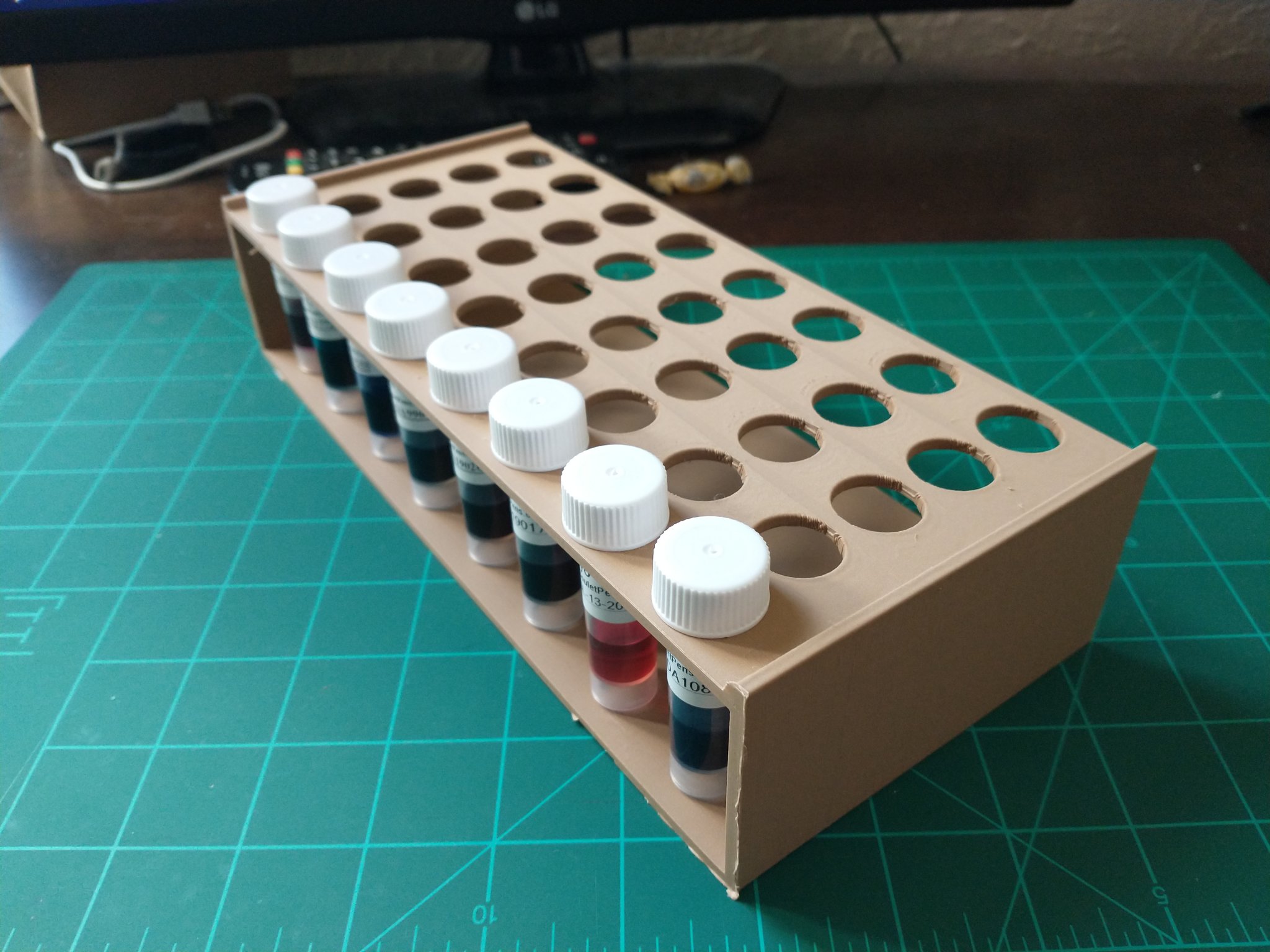 Tiêu đề Bộ giữ mẫu mực chung Tóm tắt Chứa được 40 lọ m