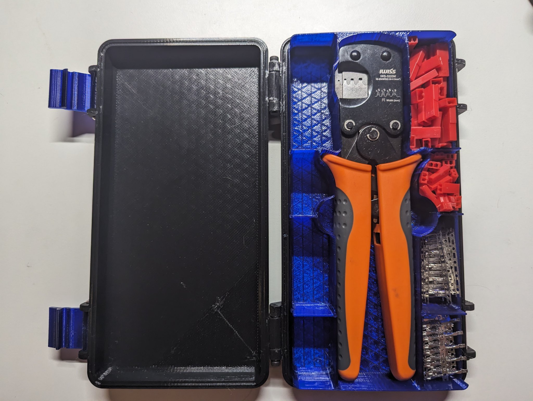 Iwiss IWS3220M Rugged case with 8 storage compartments