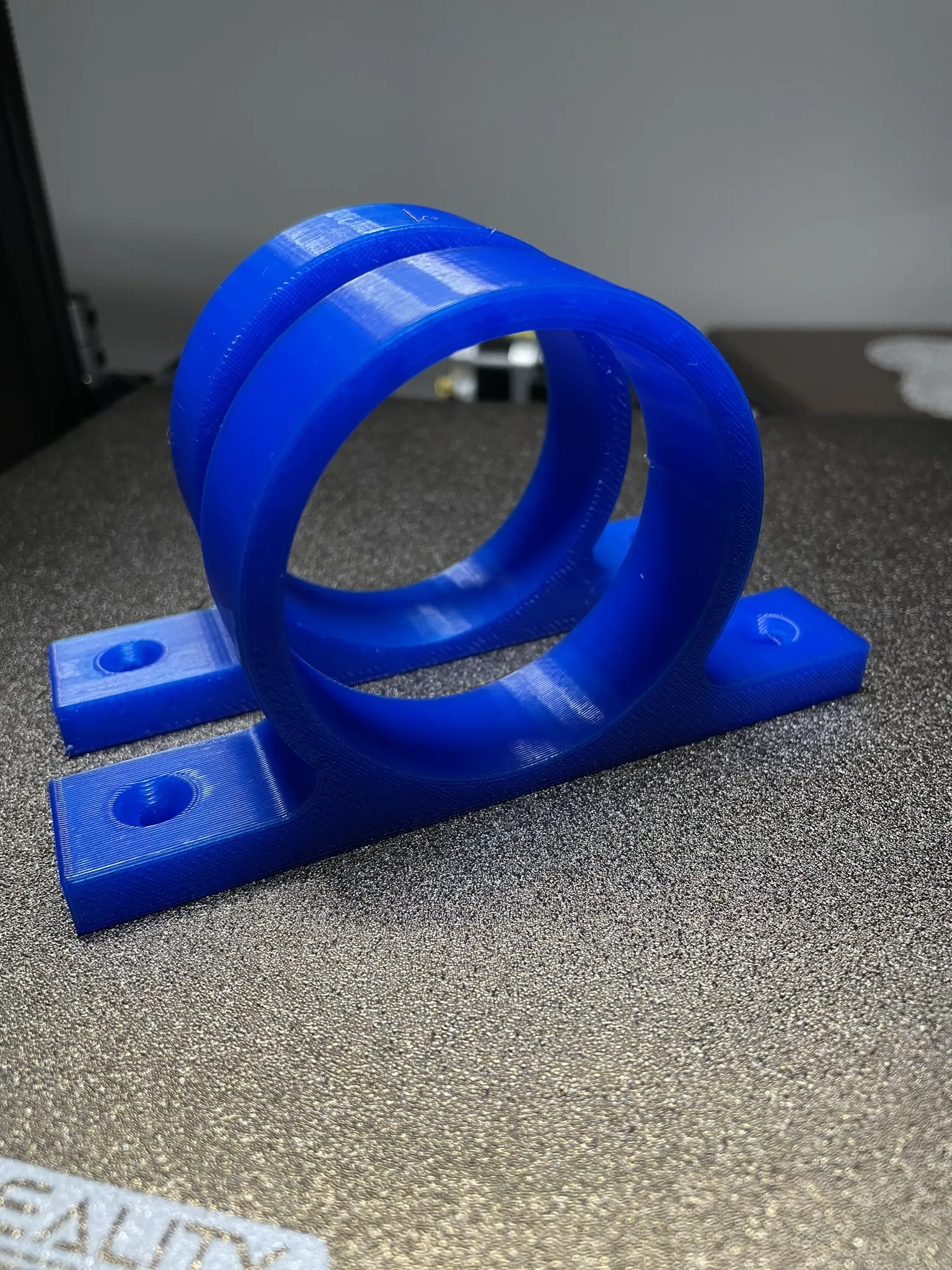 Giá đỡ súng bơm keo gắn kệ