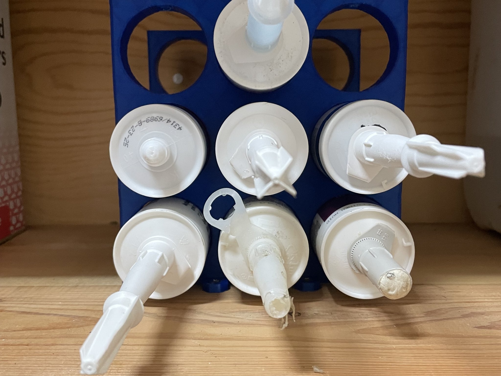 Kệ Ngang Lưu Trữ 9 Tuýp Keo