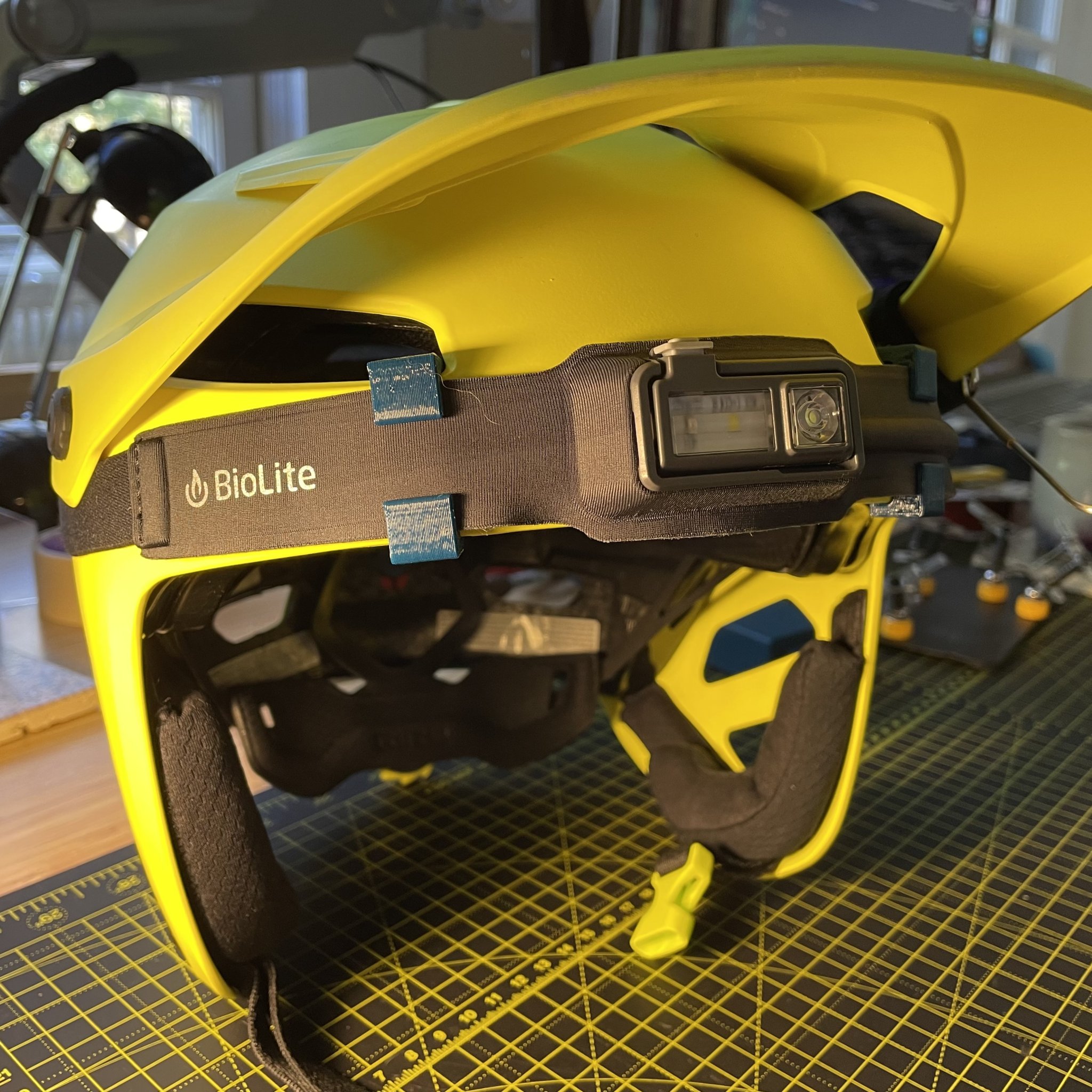 Kẹp Dây Đèn Pin Mũ Giro Tyrant (Lớn) - Parametric