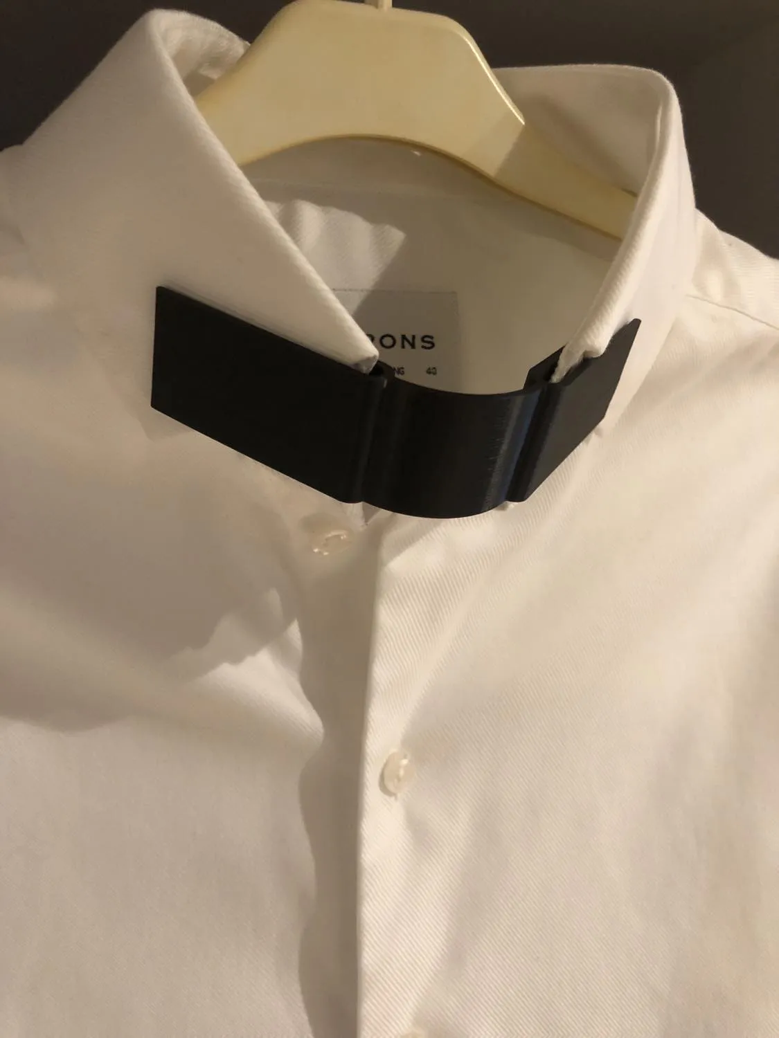 Tiêu đề Người giữ cổ áo sơ mi Tóm tắt Một mẫu được th