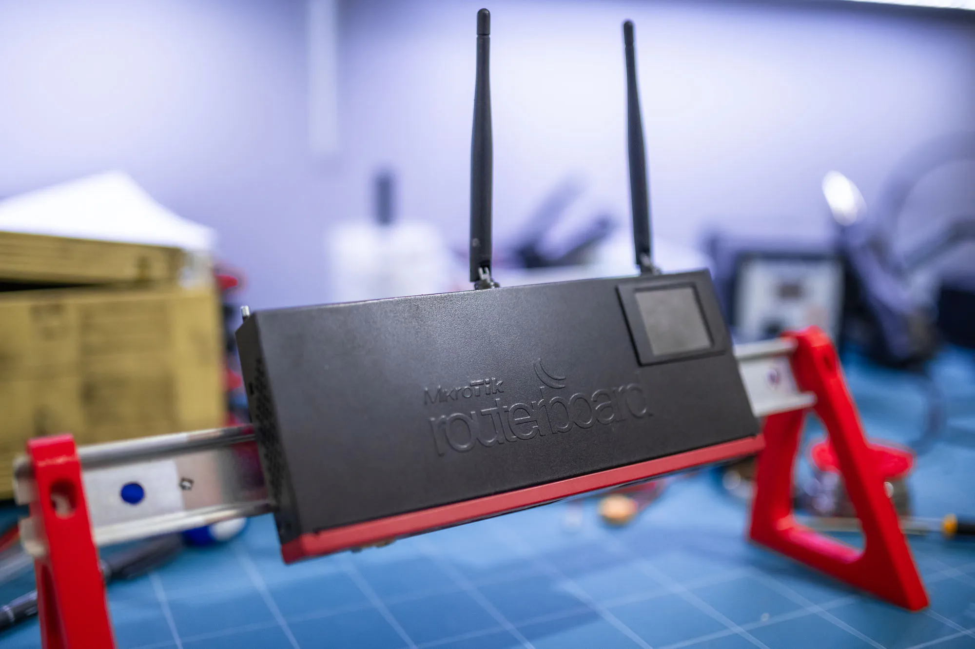 Giá Đỡ Ray DIN Cho Mikrotik RB2011