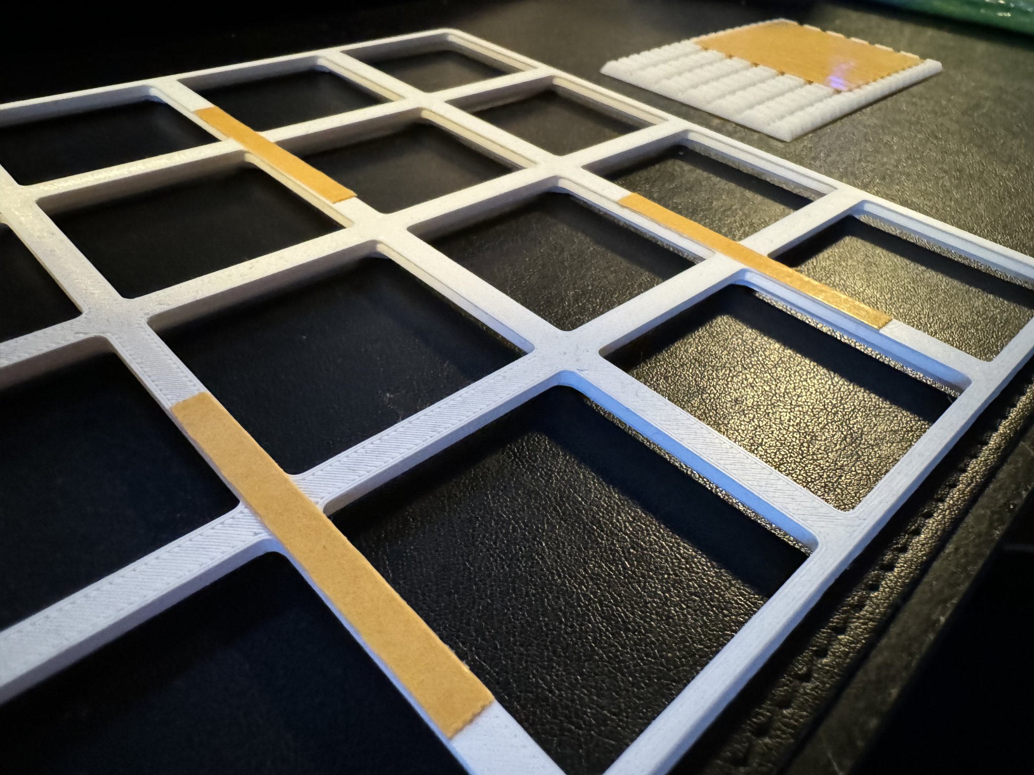 Tiêu đề Tấm đế cắt băng Gridfinity Tóm tắt Khuôn cắt băng