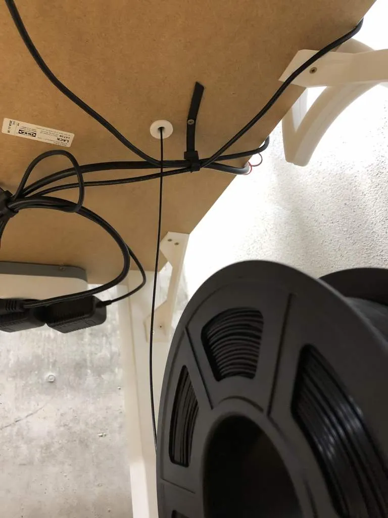 Dẫn dây filament qua bàn IKEA LACK