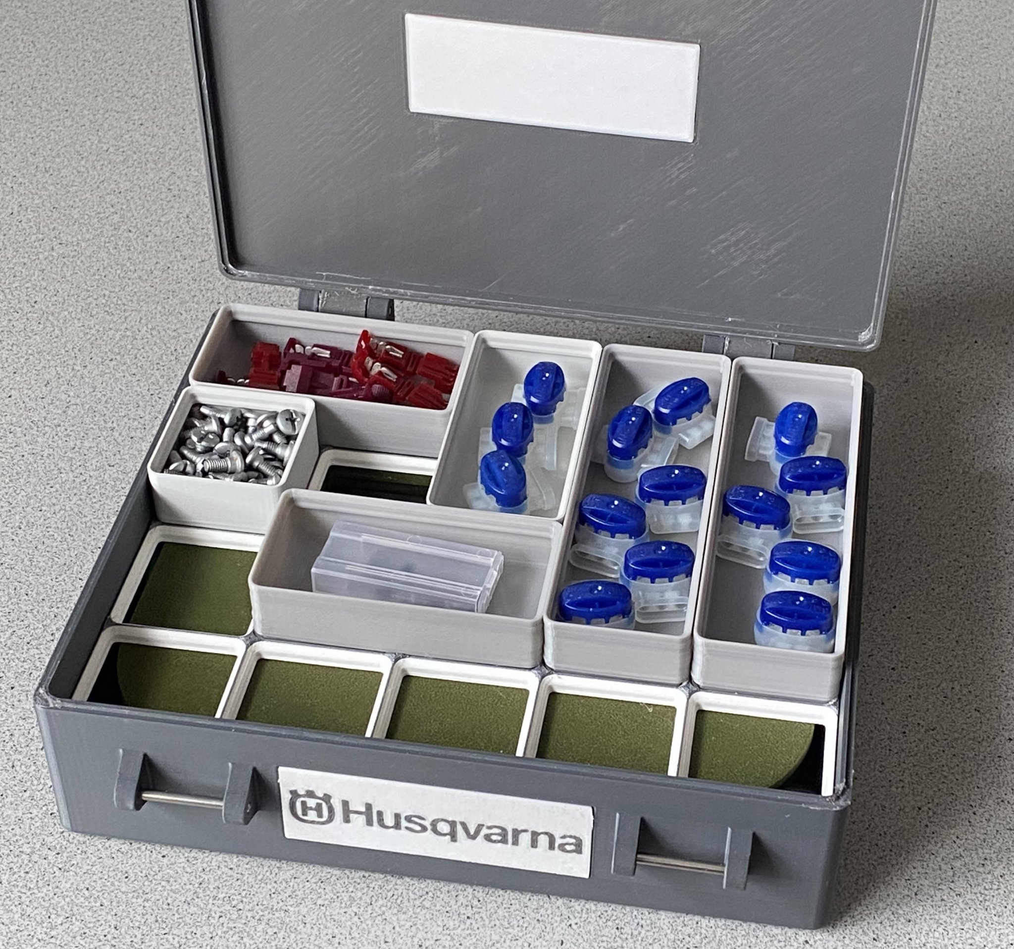 Tiêu đề Hộp Gridfinity đa năng cho lưới 4x5 Tóm tắt Một hộp