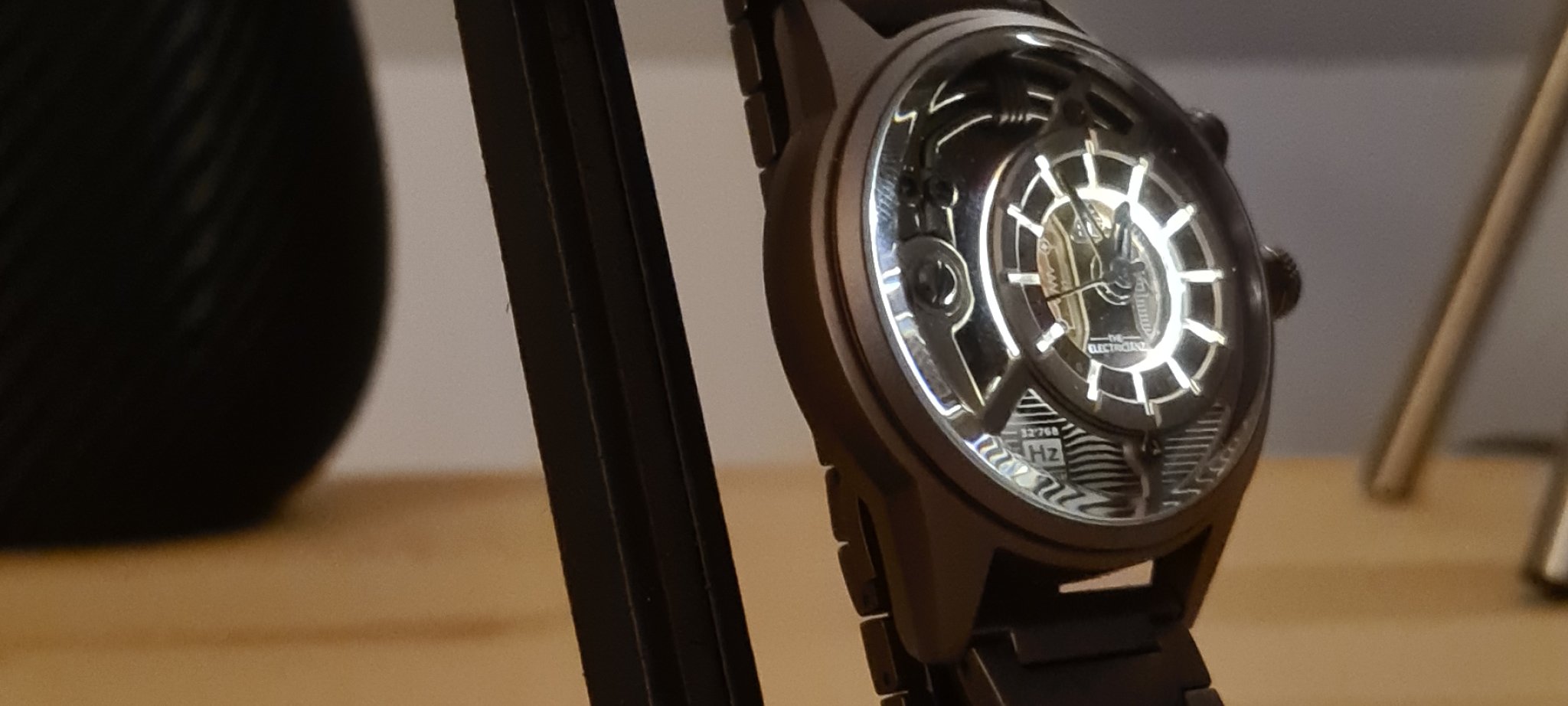 Giá Đỡ Đồng Hồ Chức Năng