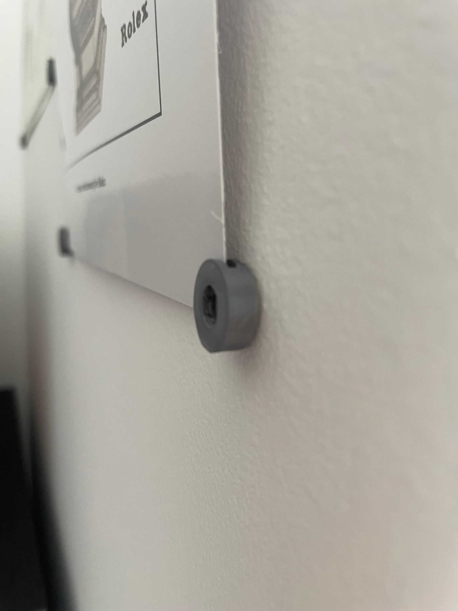 Tiêu đề Không có đinh treo poster Tóm tắt Một giải pháp dễ d