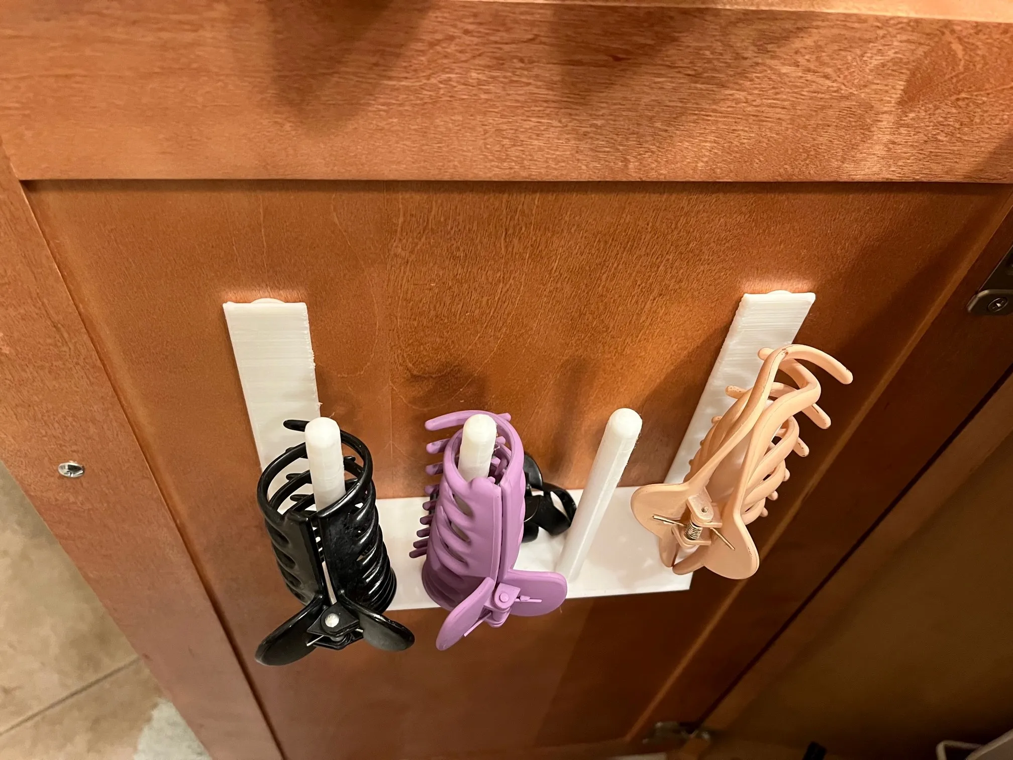 Tiêu đề Giá kẹp tóc Giá đỡ cho tủ phòng tắm Tóm tắt Cá