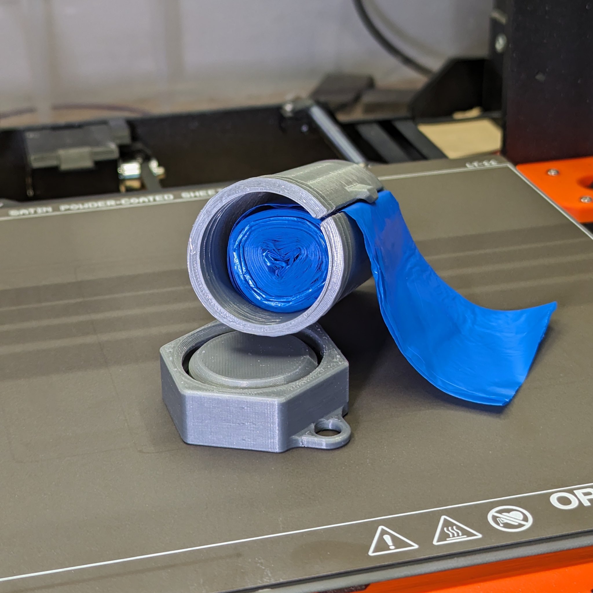 Dụng Cụ Giữ Túi Rác Chó Tự Xé Túi Tiện Lợi