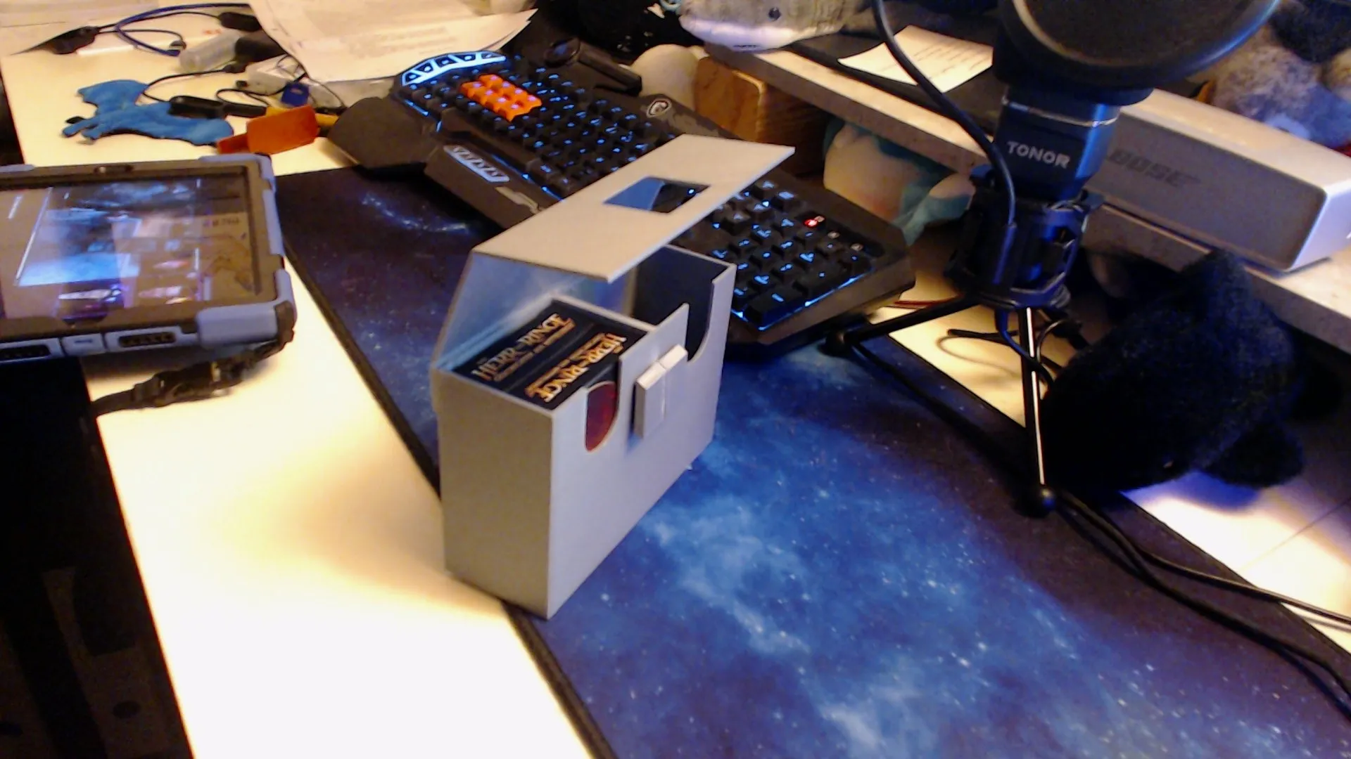 Tiêu đề Box für Sammelkarten Tóm tắt Eine Box für Karten mit DANH