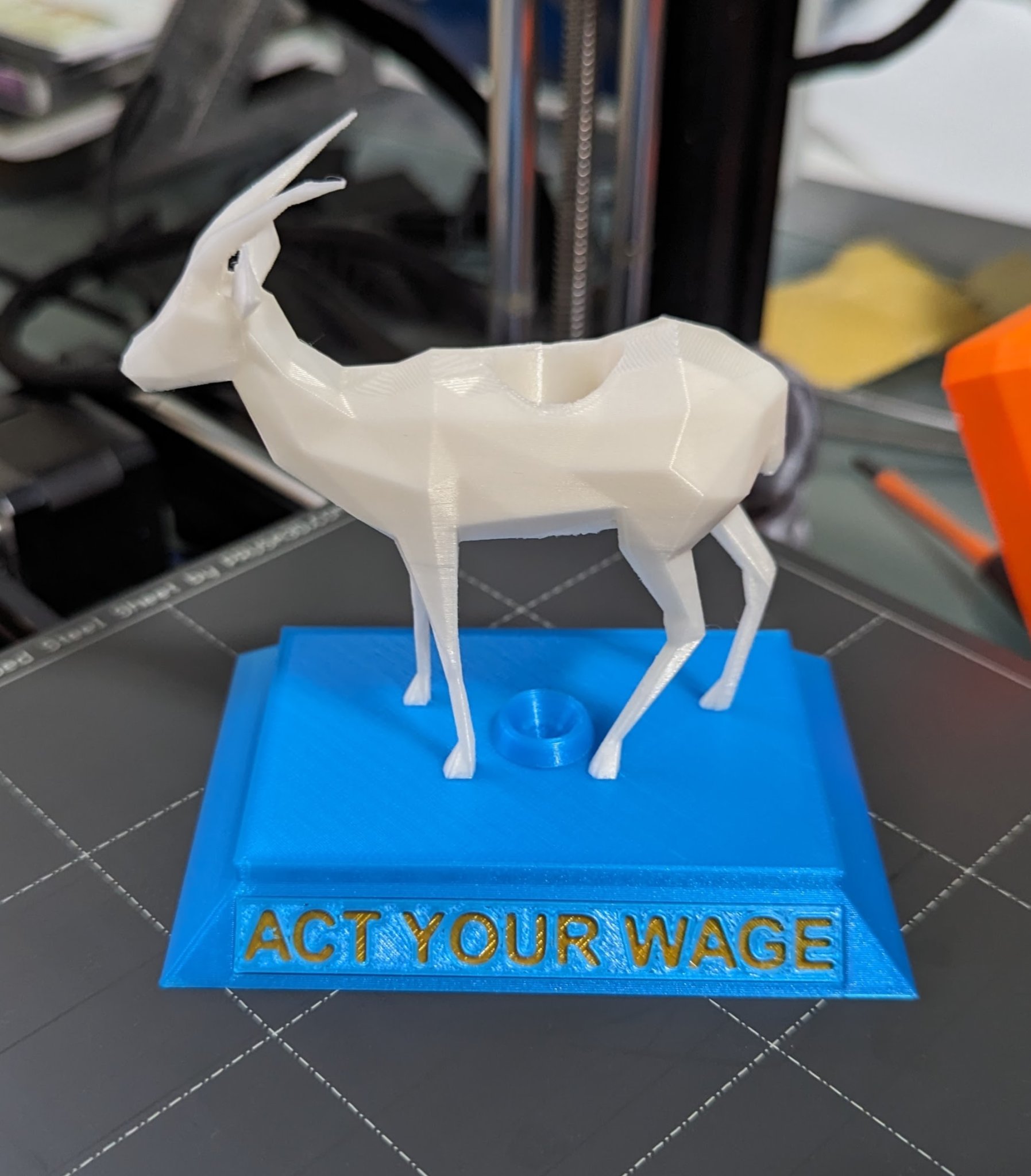 Chặn Bút Hình Linh Dương (Gazelle Pen Holder)