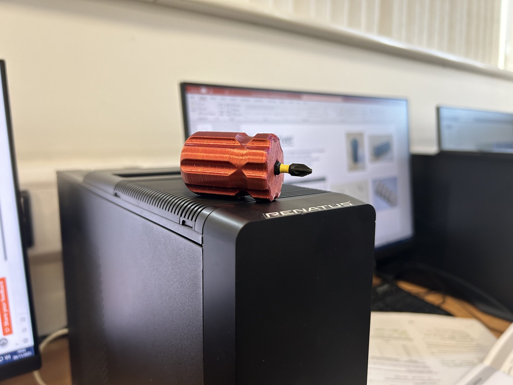 Tiêu đề Tuốc nơ vít cứng đầu Tóm tắt Tua vít cầm tay nhỏ