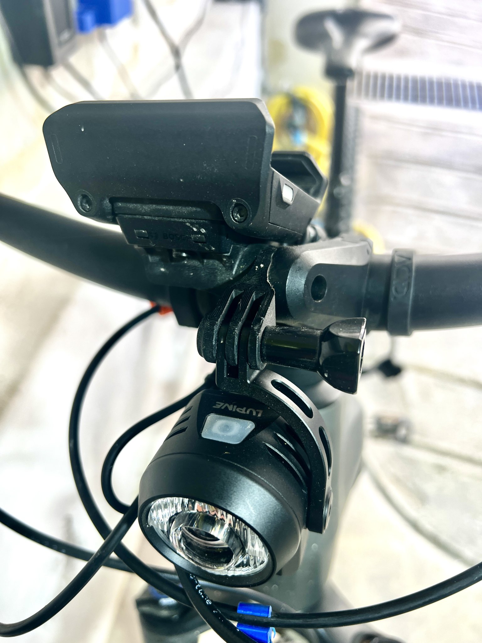 Tiêu đề Xe đạp có giá đỡ màn hình GoPro Mount Bosch Tóm tắt