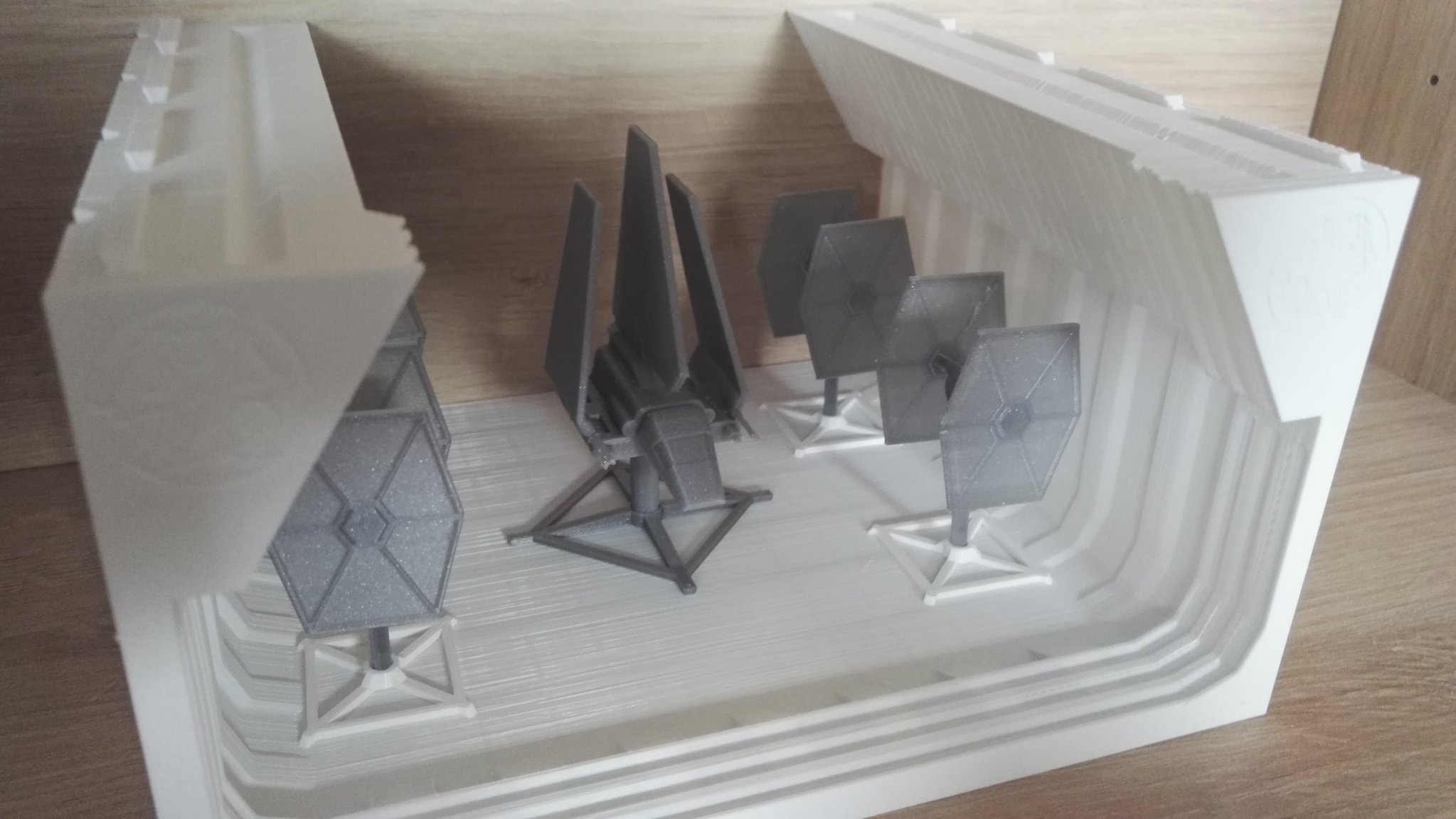 Tiêu đề Star Wars Hangar Kệ V2 Tóm tắt Kệ trưng bày nhỏ theo c