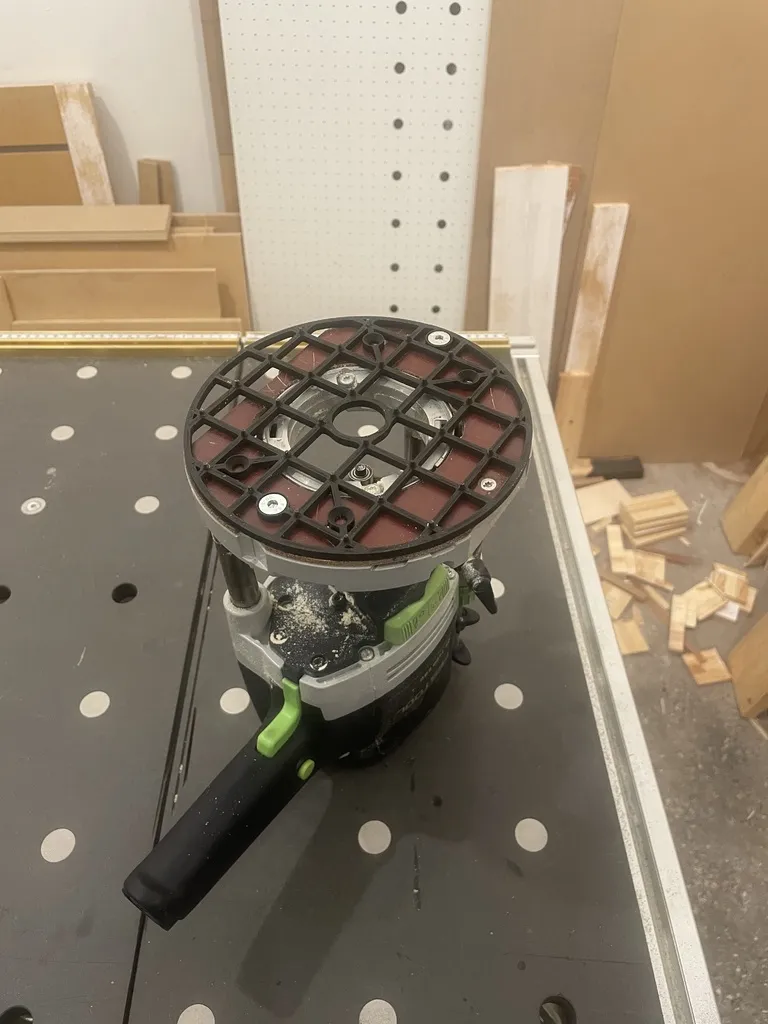 Tiêu đề Tấm đế bộ định tuyến dành cho các lỗ chóp MFT hoà