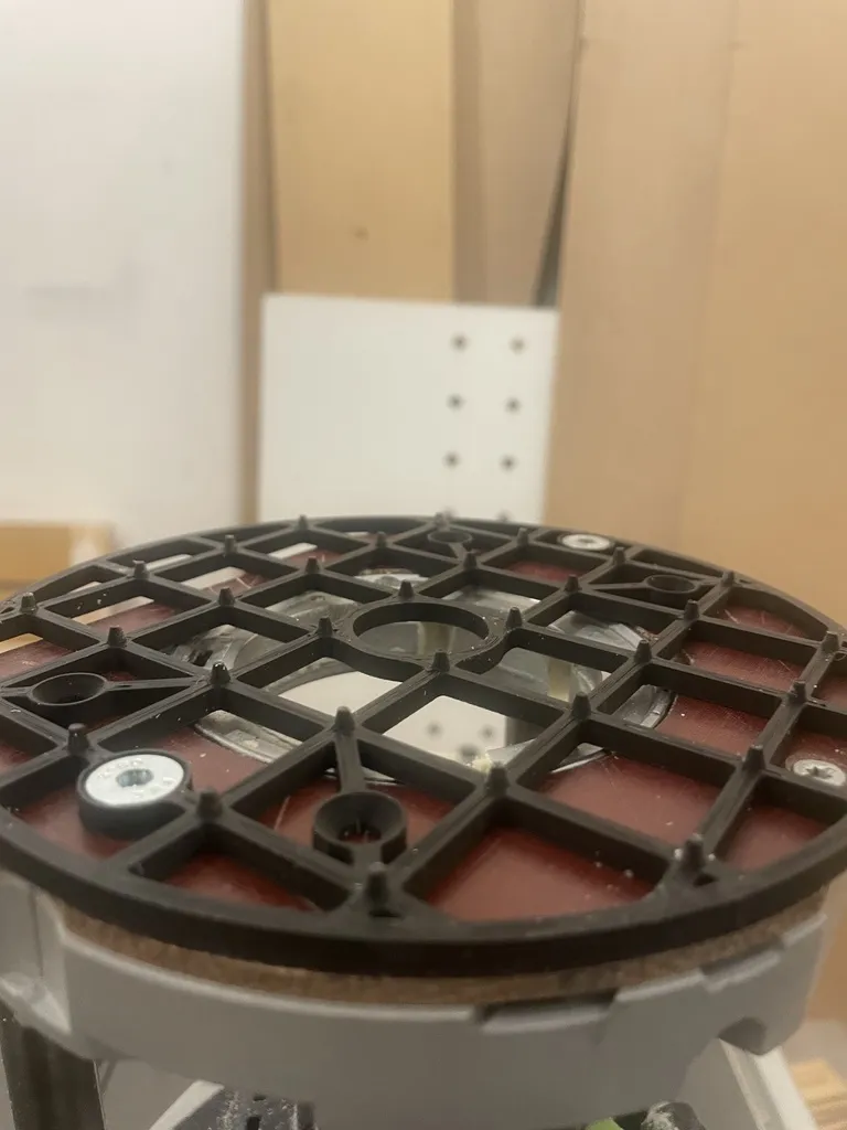 Tiêu đề Tấm đế bộ định tuyến dành cho các lỗ chóp MFT hoà