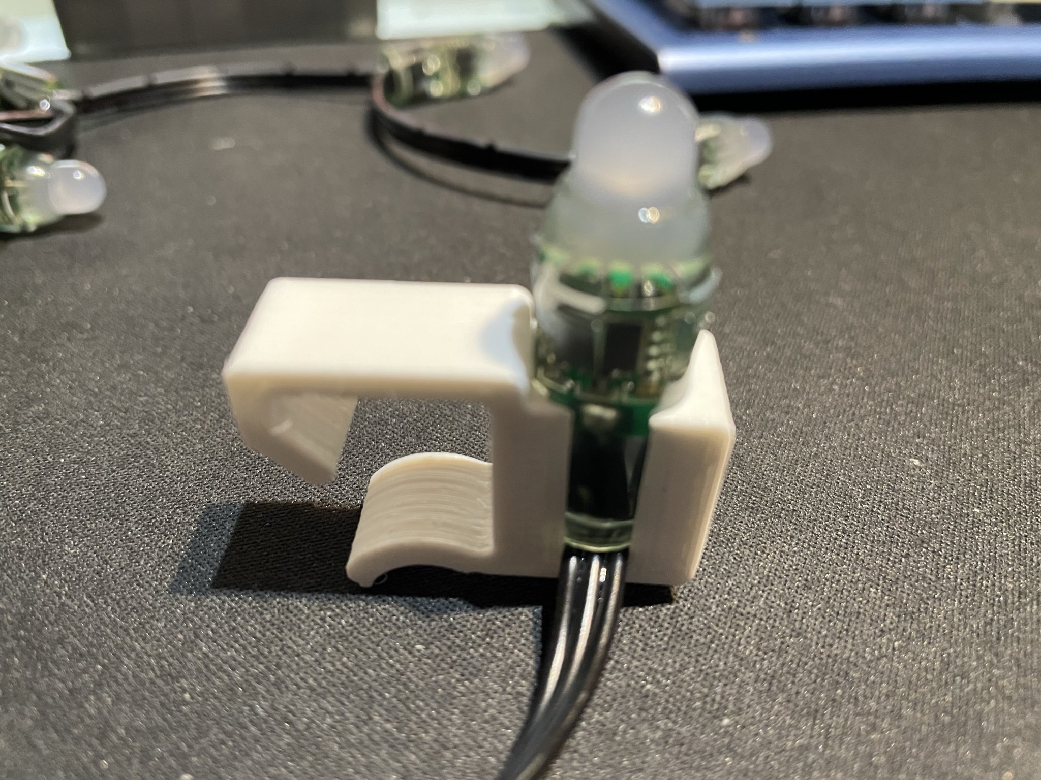 Kẹp Máng Xối Đứng WS2811