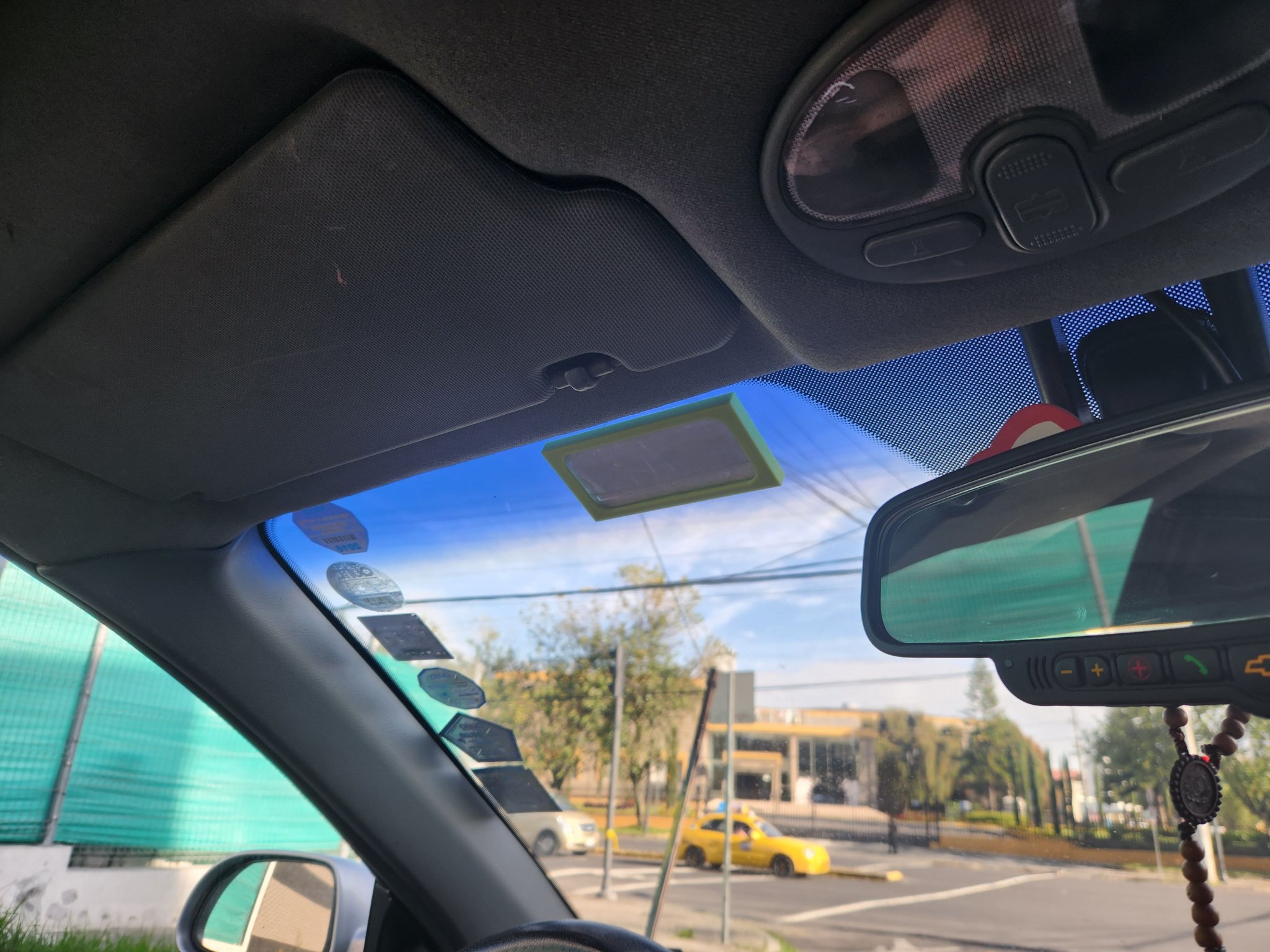 Tiêu đề Giá đỡ miếng dán bãi đậu xe cho kính chắn gió Tóm