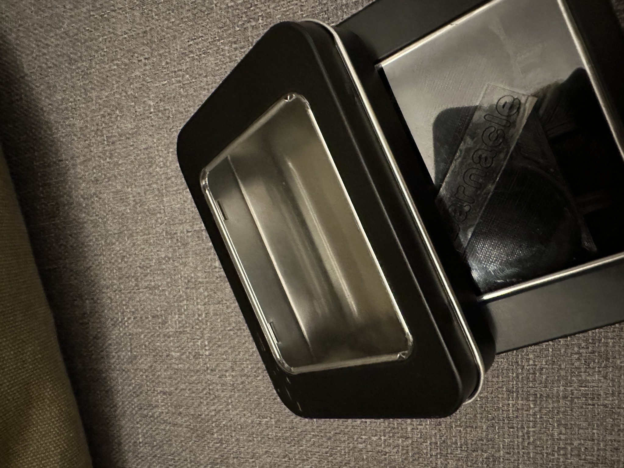 Hộp Đựng Tyrant Cho Hộp Thiếc Cửa Sổ