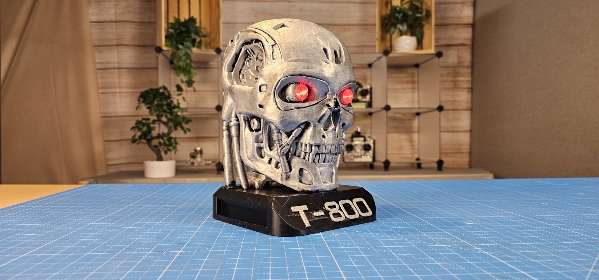 Đầu Terminator Có Mắt LED