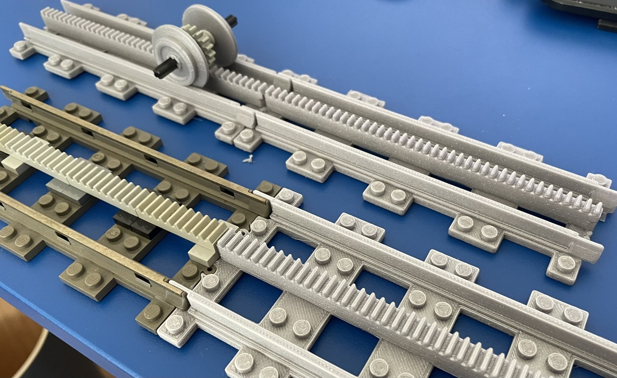 Tiêu đề Bánh xe cho LEGO Train dạng giá đỡđường ray răng cưa