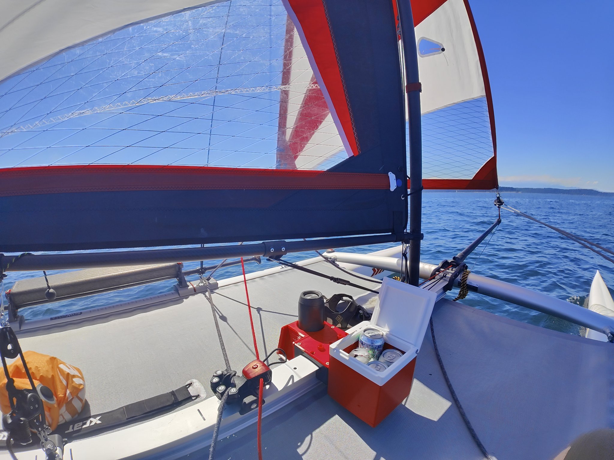 Hệ Thống Giá Đỡ Cốc, Điện Thoại và Tủ Lạnh Mini XCAT Catamaran