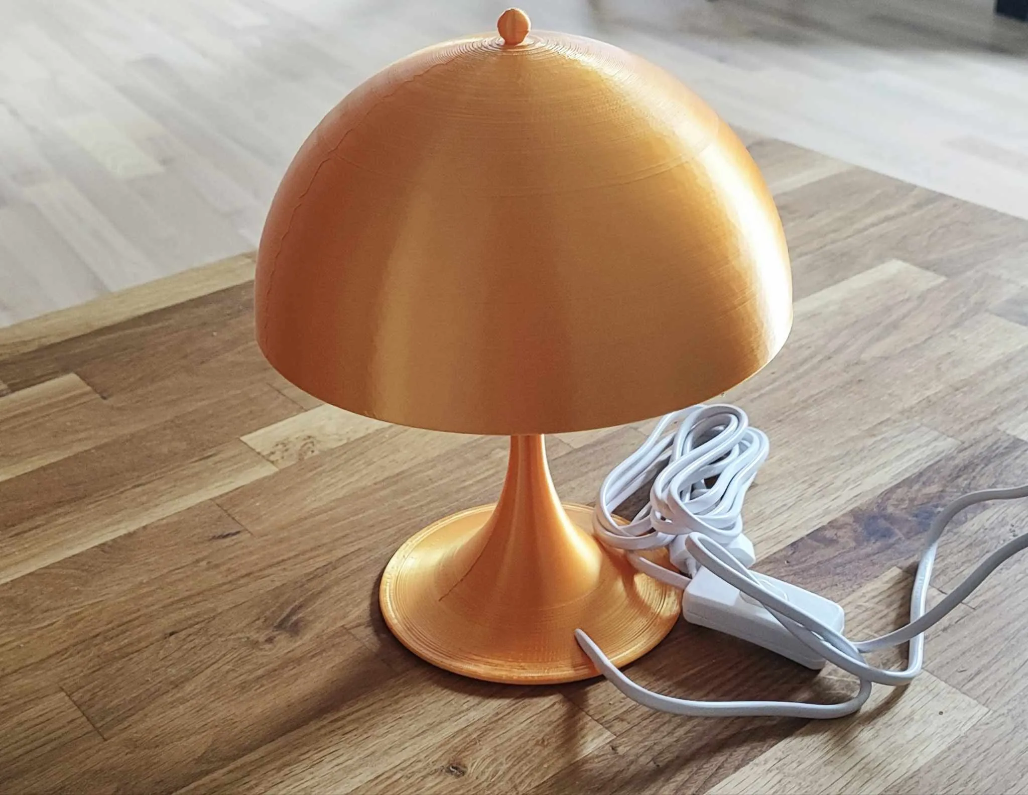 Tiêu đề Đèn bàn kiểu Panthella - Supportless Tóm tắt 𐌕𐌀𐌁