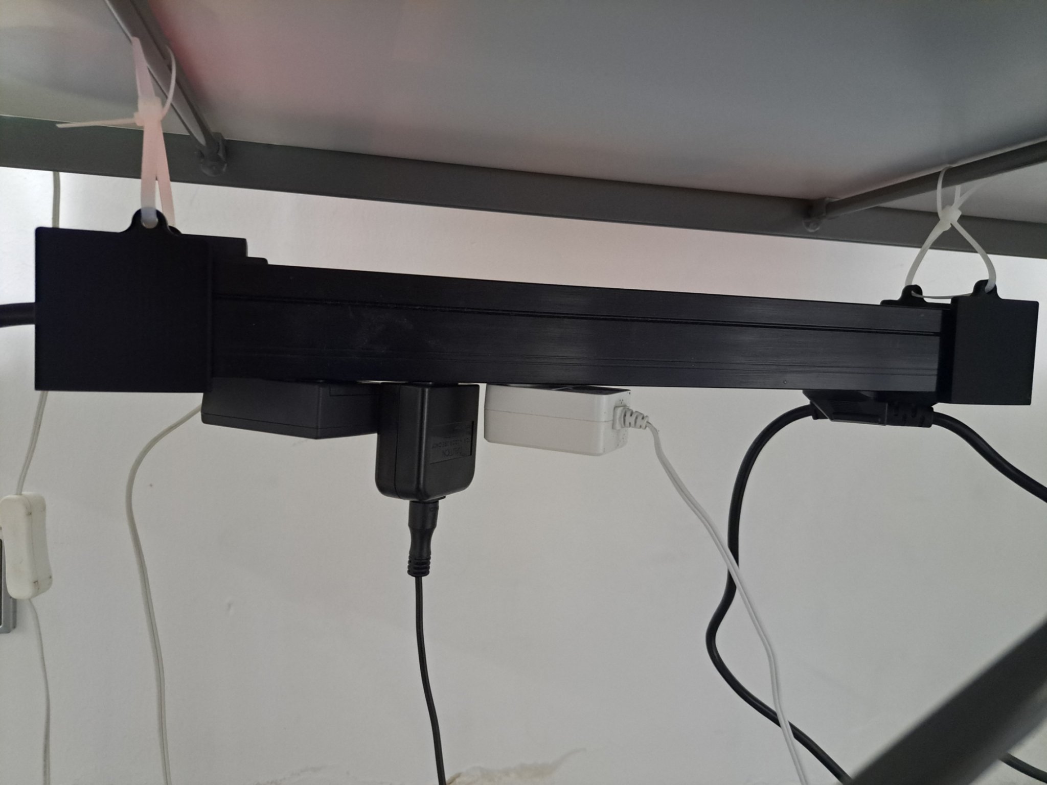 Tiêu đề Giá đỡ nhiều phích cắm Không có ốc vít Tóm tắt