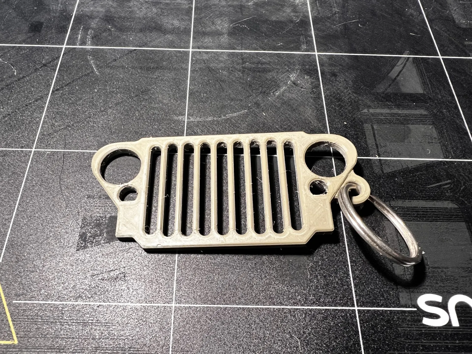 Móc khóa kiểu lưới tản nhiệt Jeep cổ điển