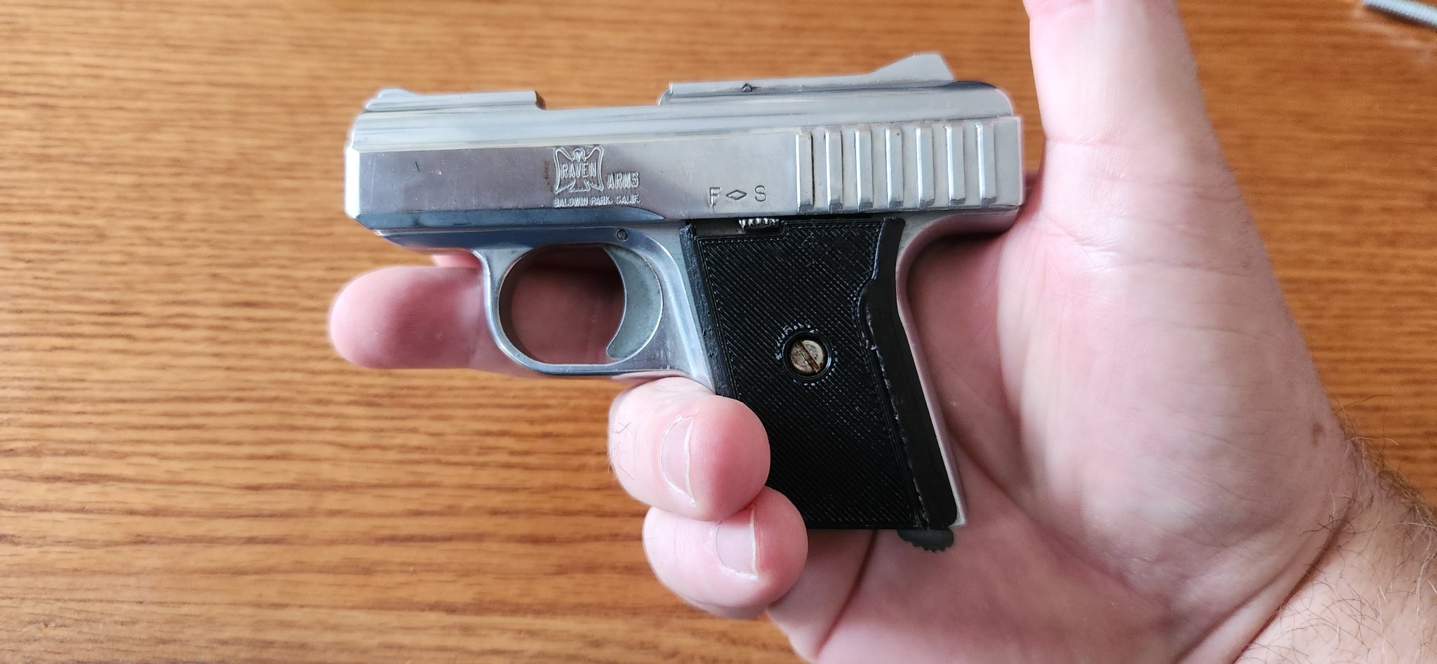 Tiêu đề Tay cầm súng tự động Raven 25 Tóm tắt Cải thiện ch