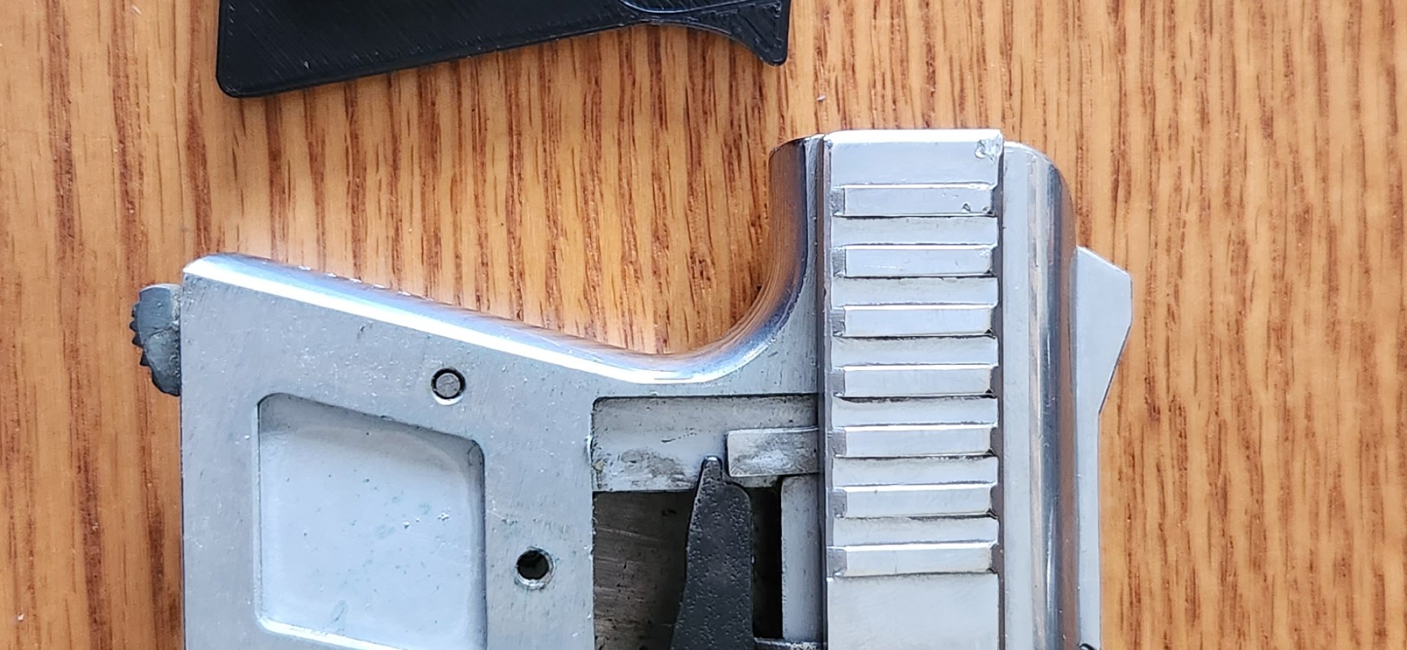 Tiêu đề Tay cầm súng tự động Raven 25 Tóm tắt Cải thiện ch