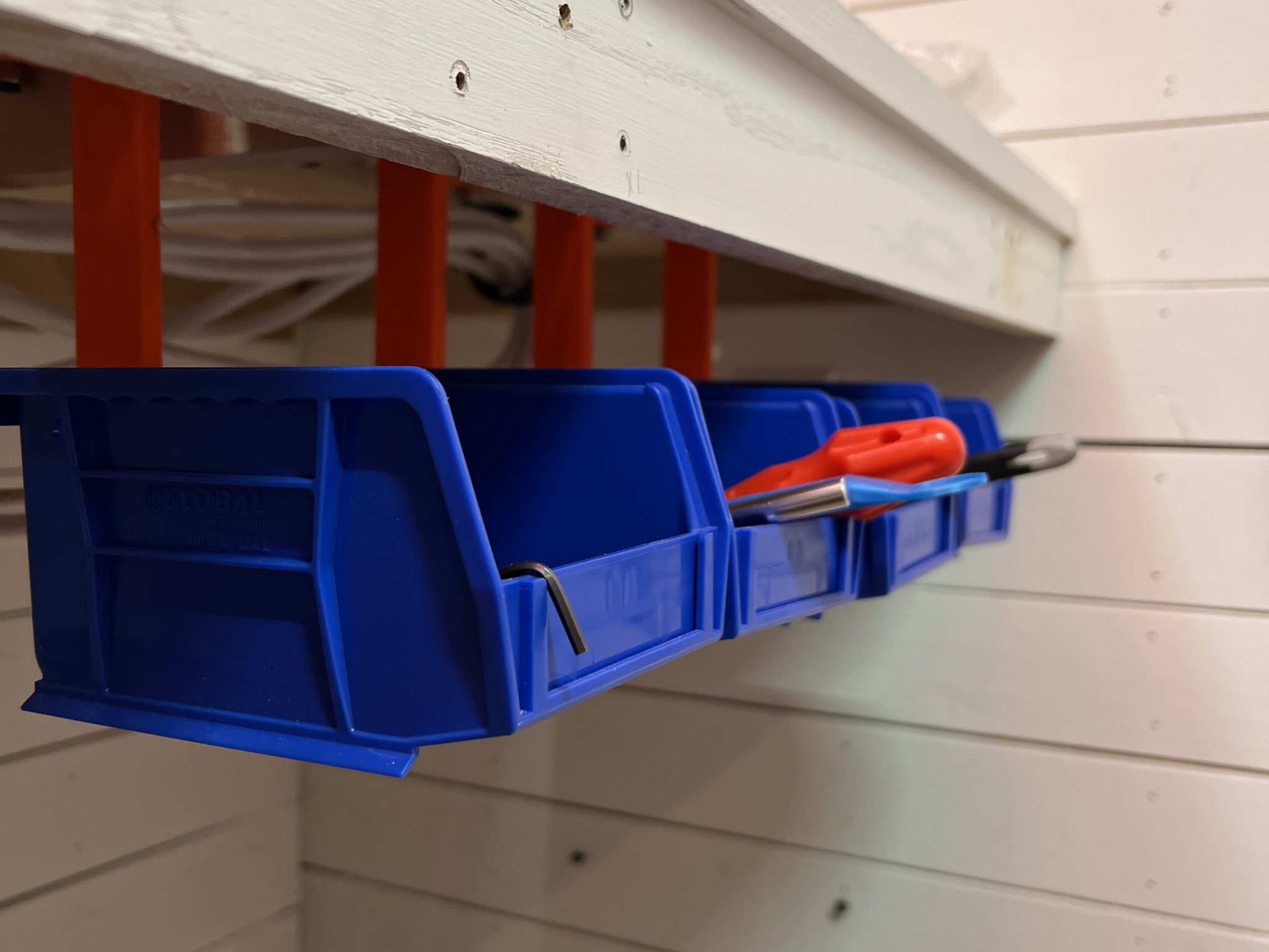 Giá Đỡ Thùng Rác Âm Bàn