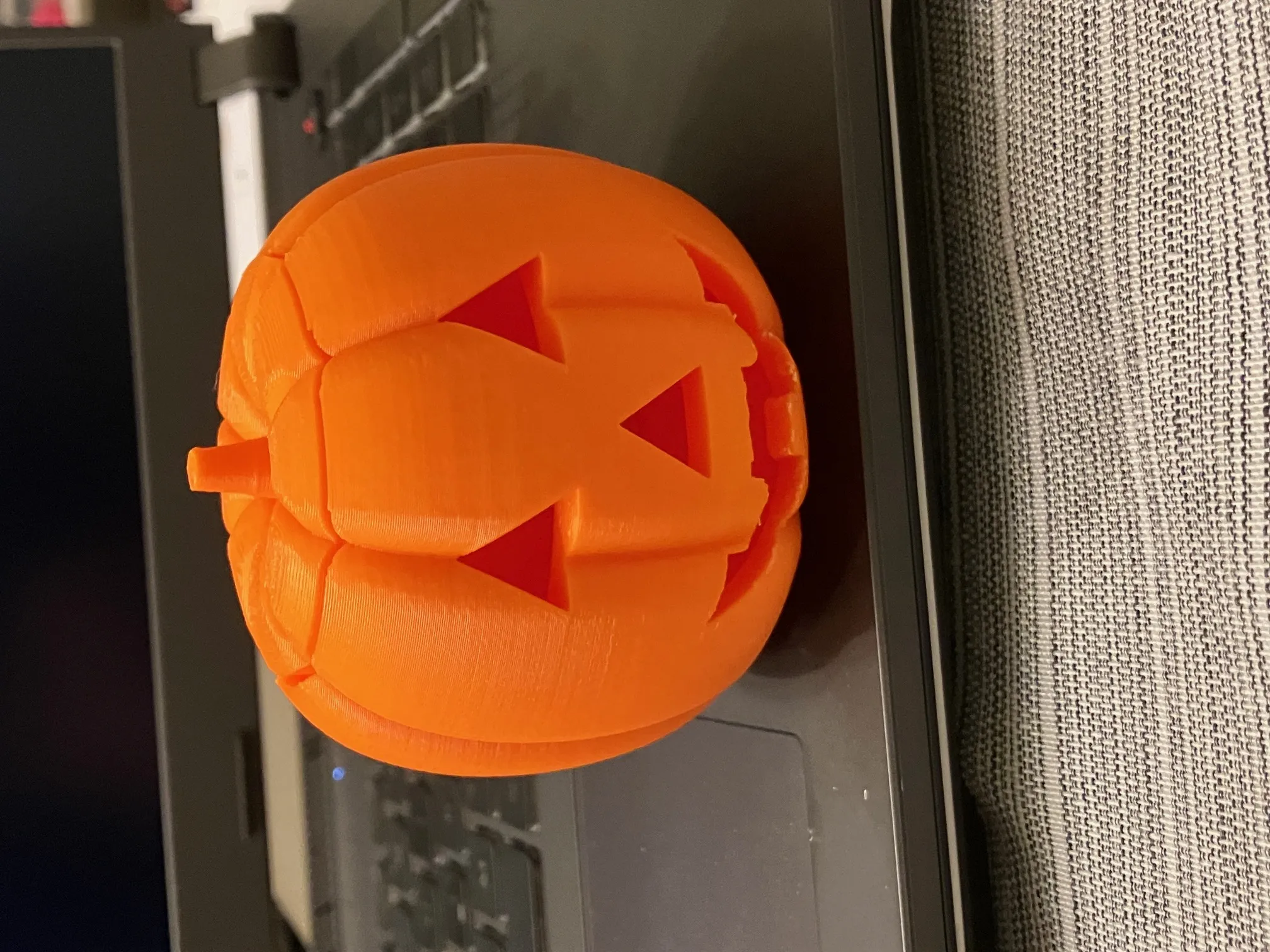 Tiêu đề Bí ngô Halloween và Jack OLantern Tóm tắt Một quả bí