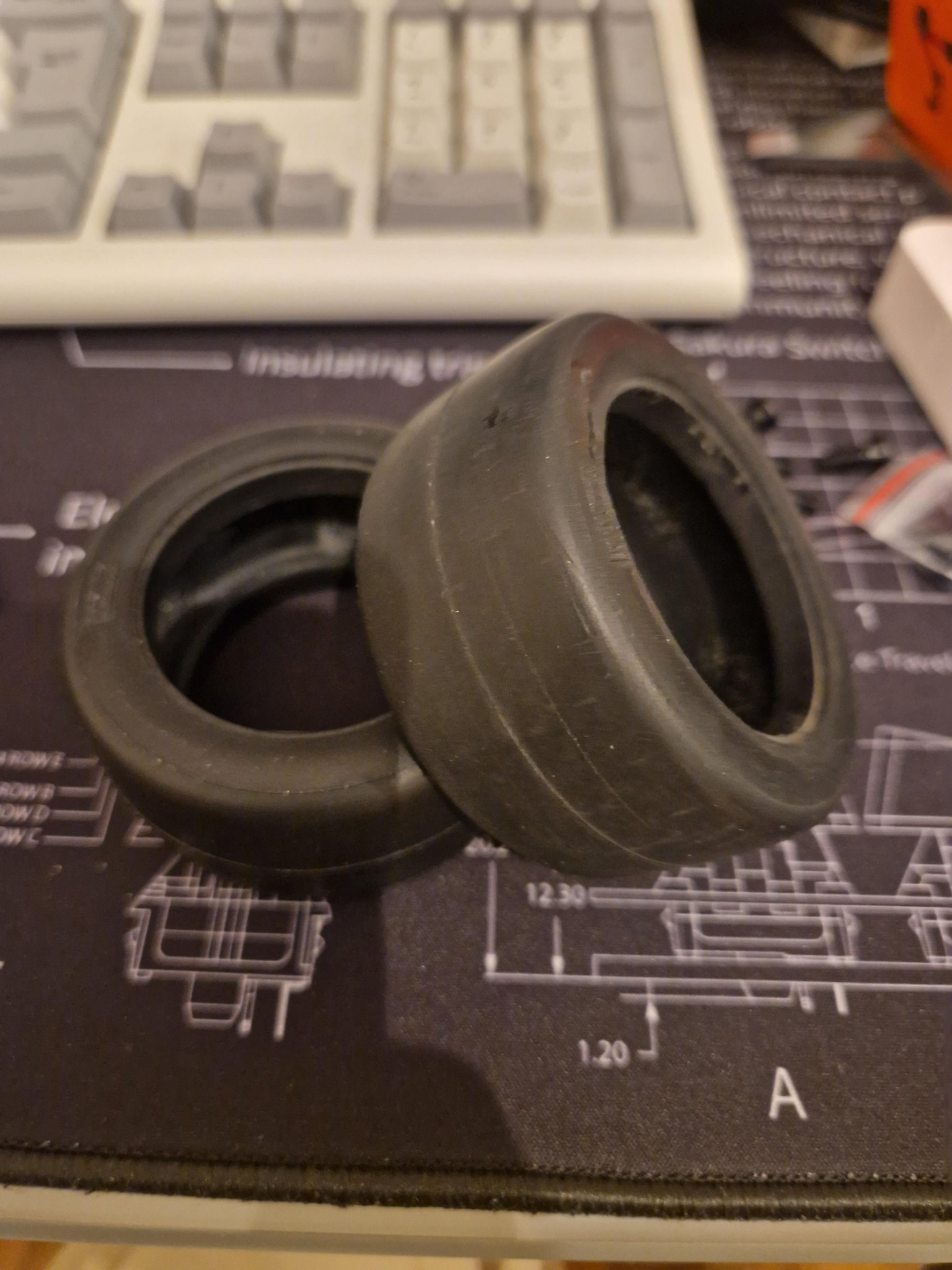 Tiêu đề Khung giữ giảm tiếng ồn kèm lốp RCKyosho Tóm tắt Kh