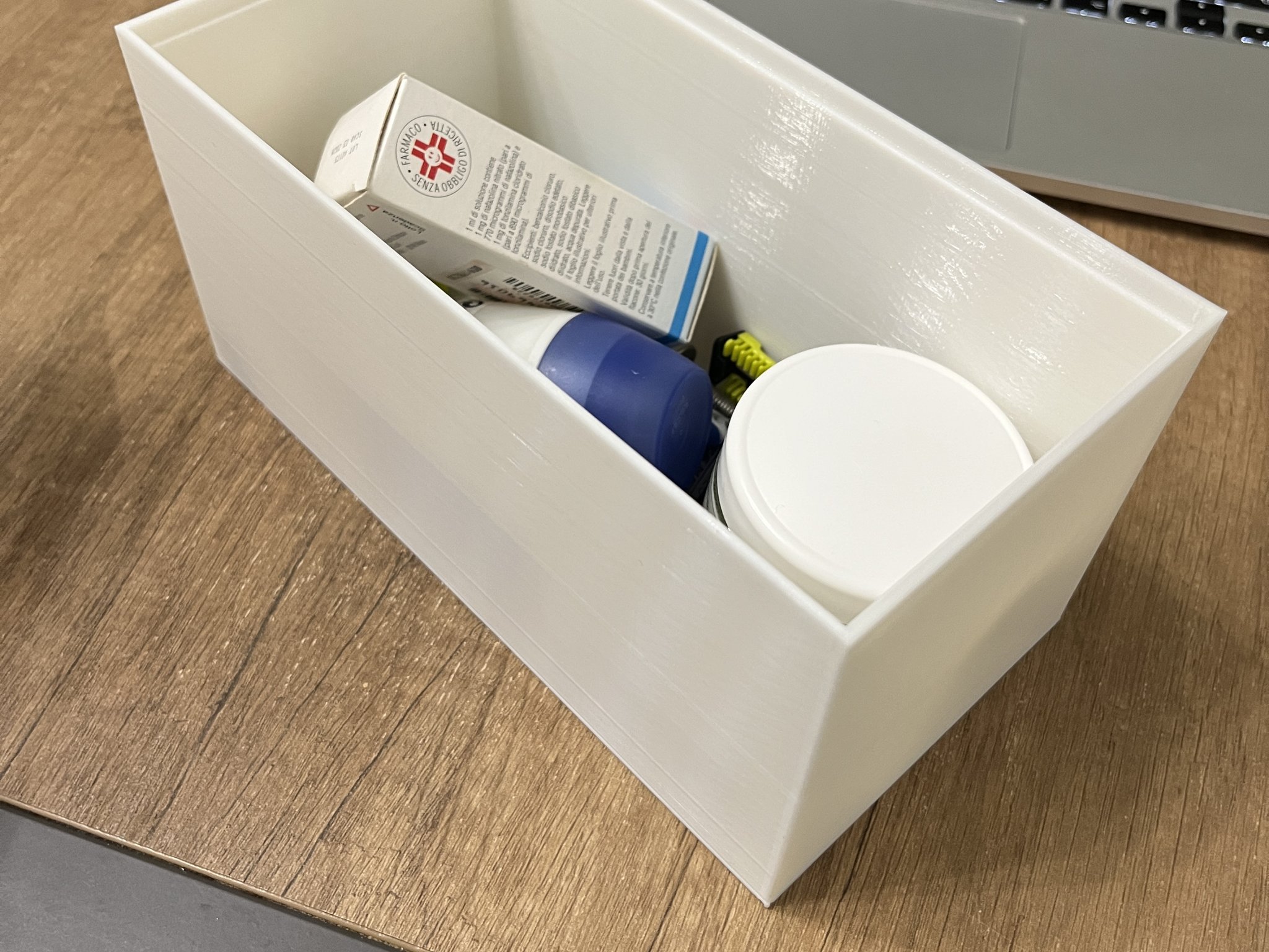 Tiêu đề Scatola impilabile con tappo Tóm tắt Scatola impilabile porta