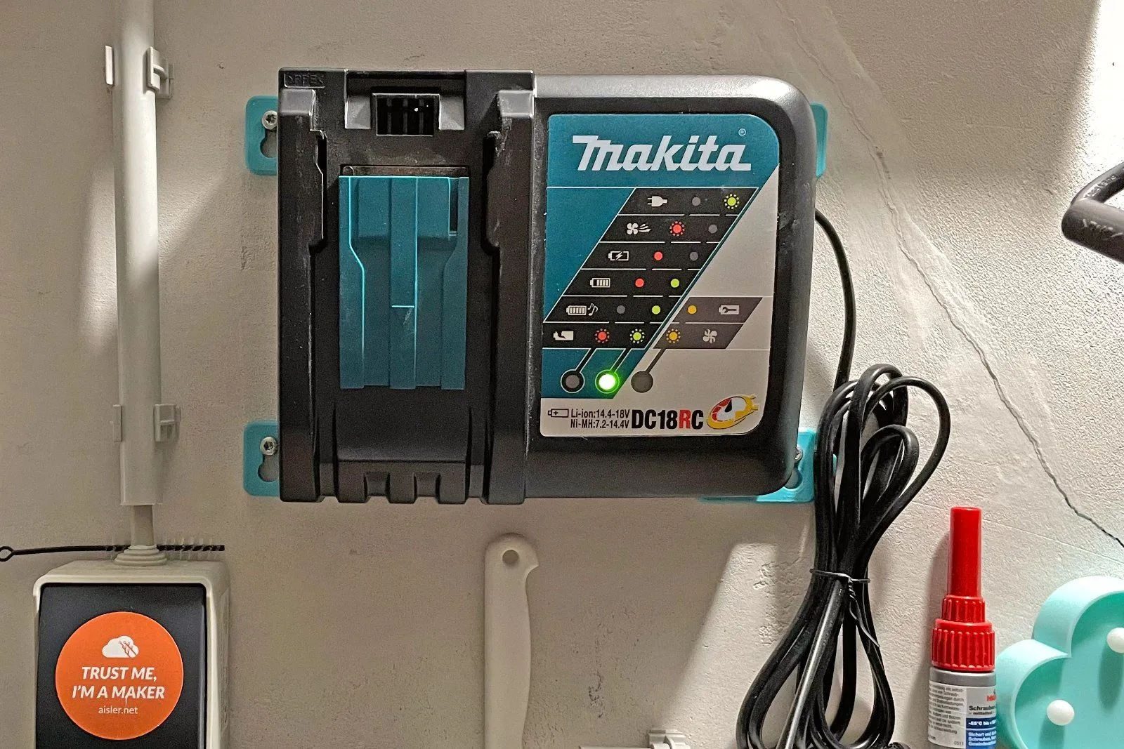 Tiêu đề Giá đỡ treo tường cho Bộ sạc Makita DC18RC Tóm tắt