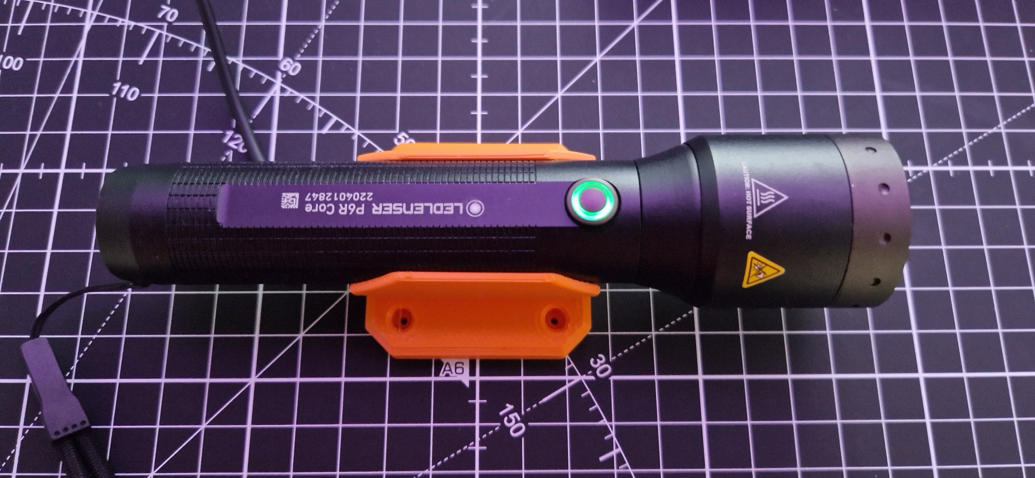 Tiêu đề Ladehalter Loadingdock Ledlenser P6R Core Tổng hợp Wandhalt