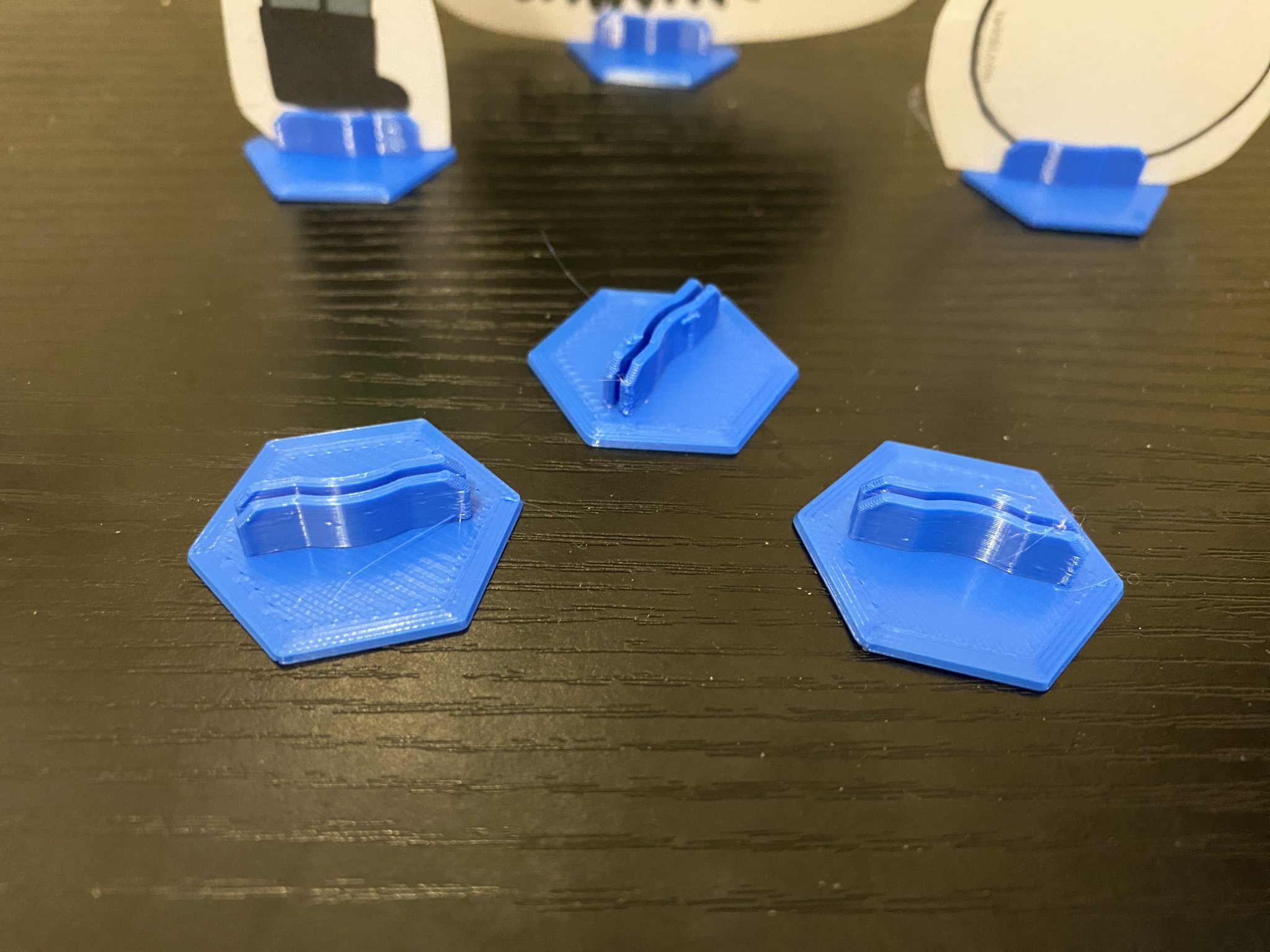 Chân đế cho nhân vật game và giáo dục