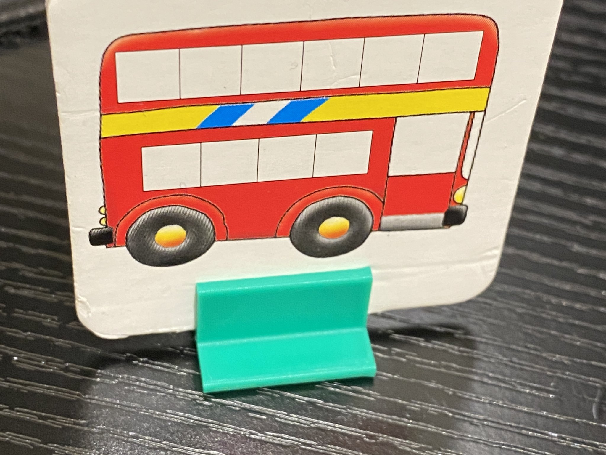 Chân đế cho nhân vật game và giáo dục