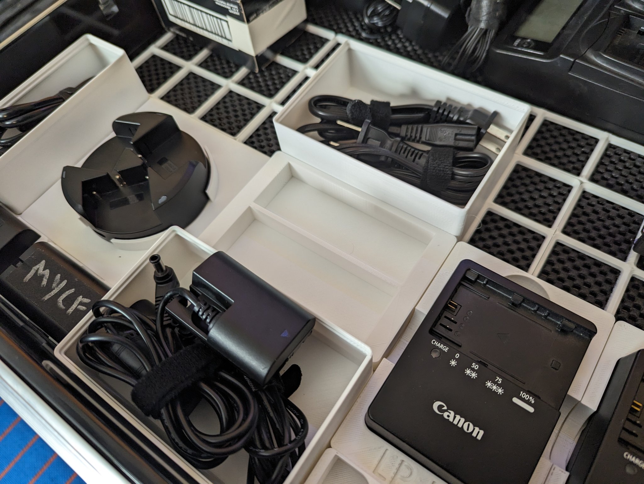 Tiêu đề Glorich Canon AC-E6 Dual Gridfinity Tóm tắt Một tấm Gridfi