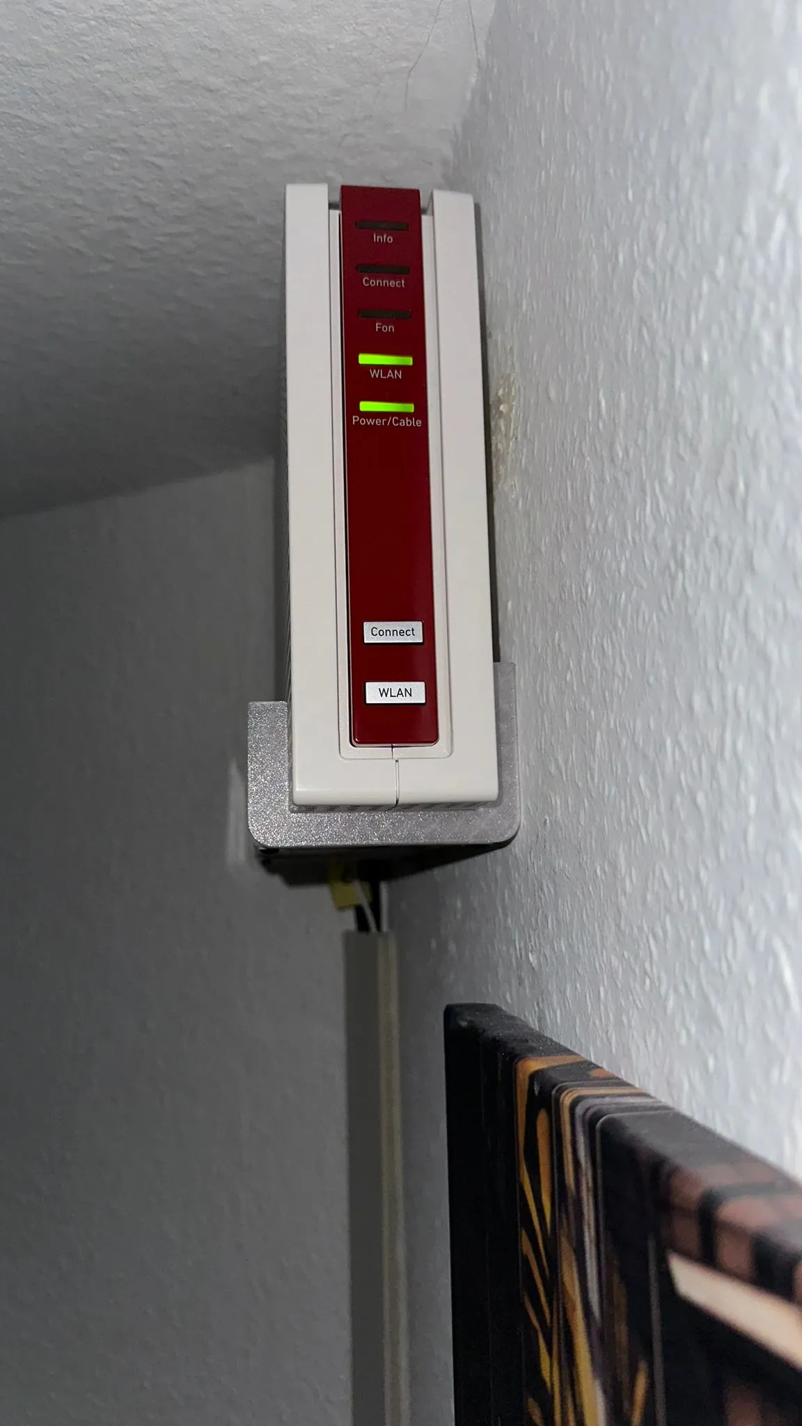 Tiêu đề Modem cáp AVM FritzBox 66906591 - Wallmount Tóm tắt Tườn