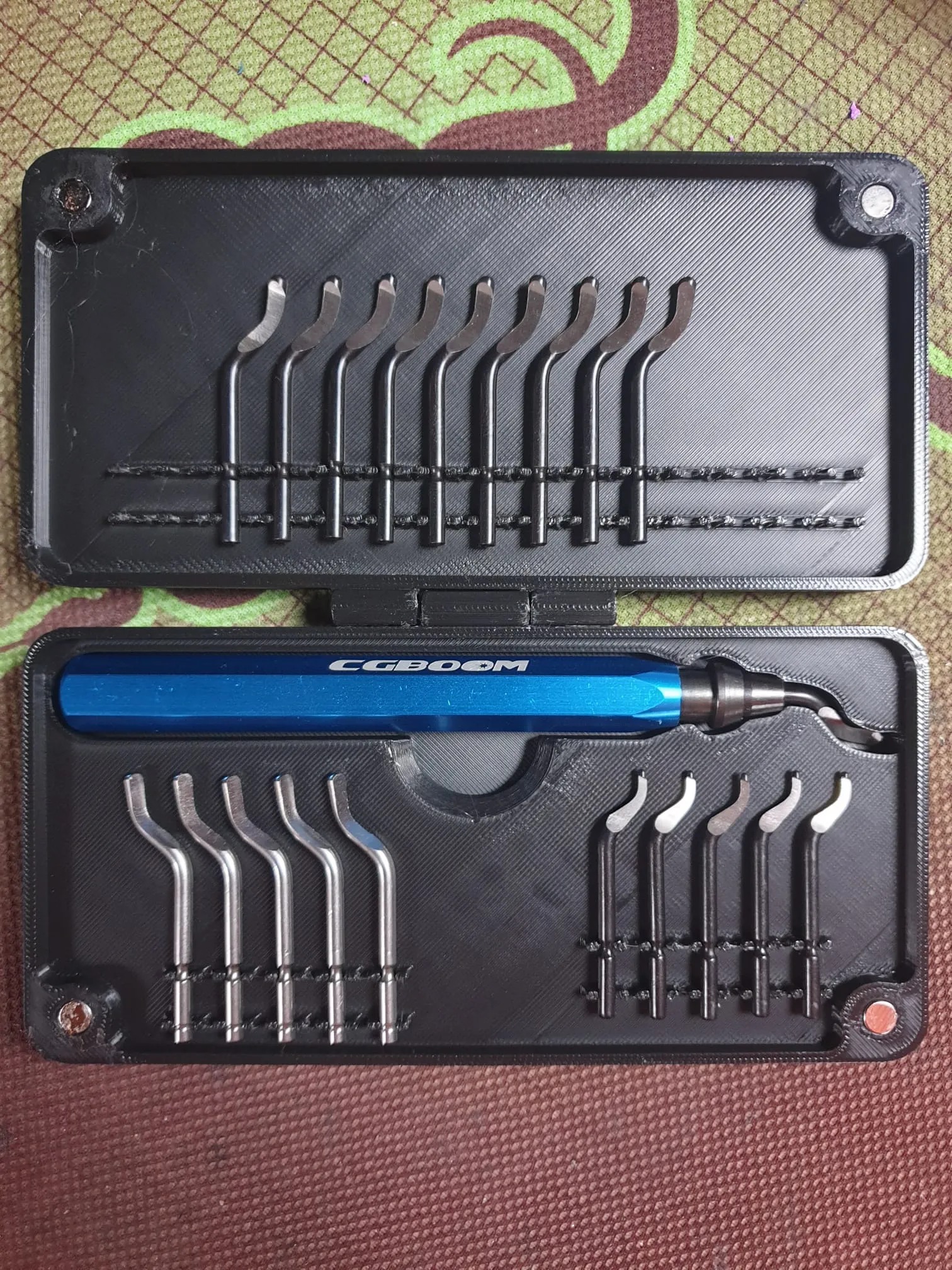 Deburring Tool Set Box with magnetic closure [Print in Place]