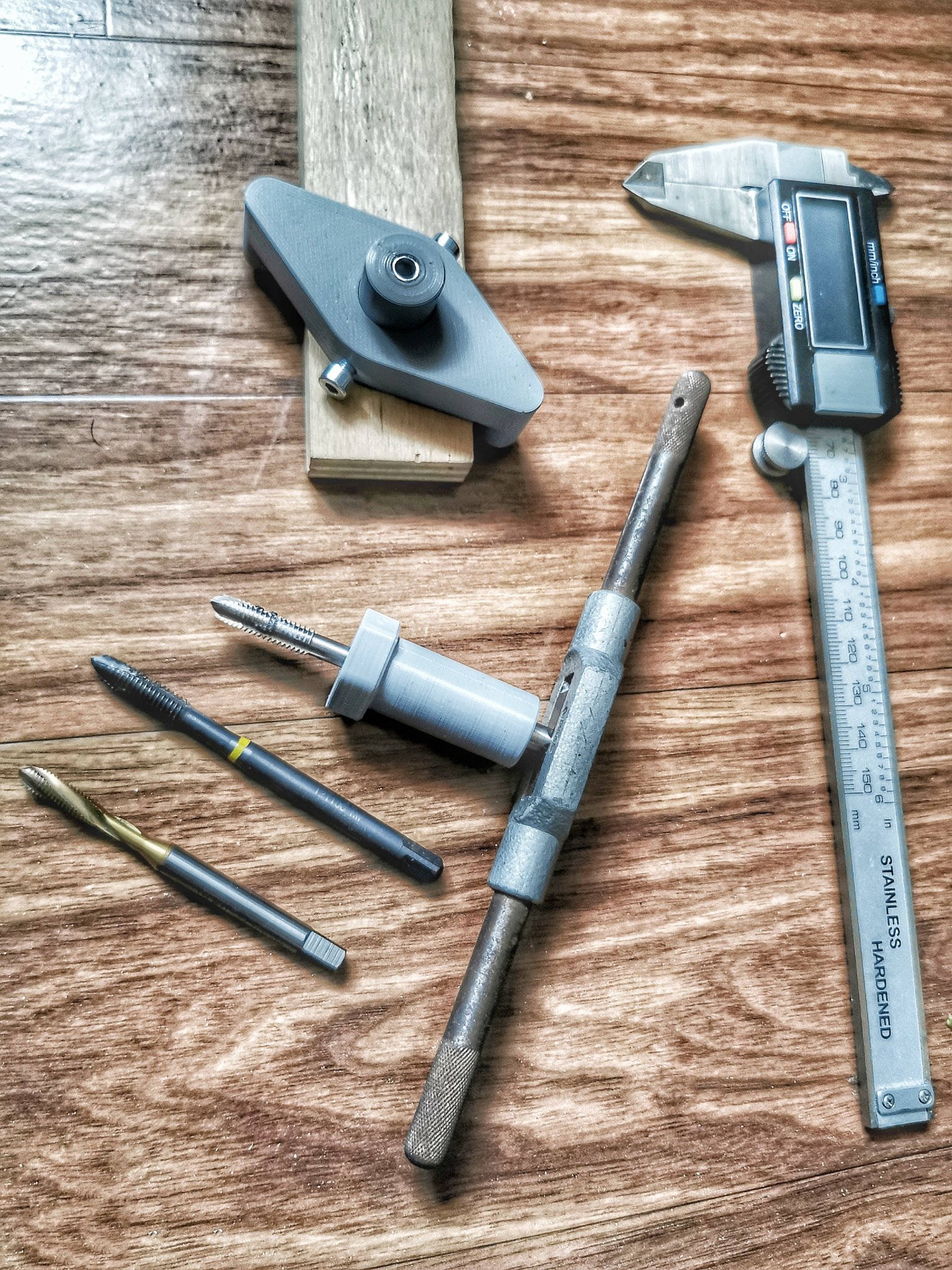 Tiêu đề Bohrhilfe M2 M3 M4 M5 M6 M8 và M10 Tóm tắt Sie benötige