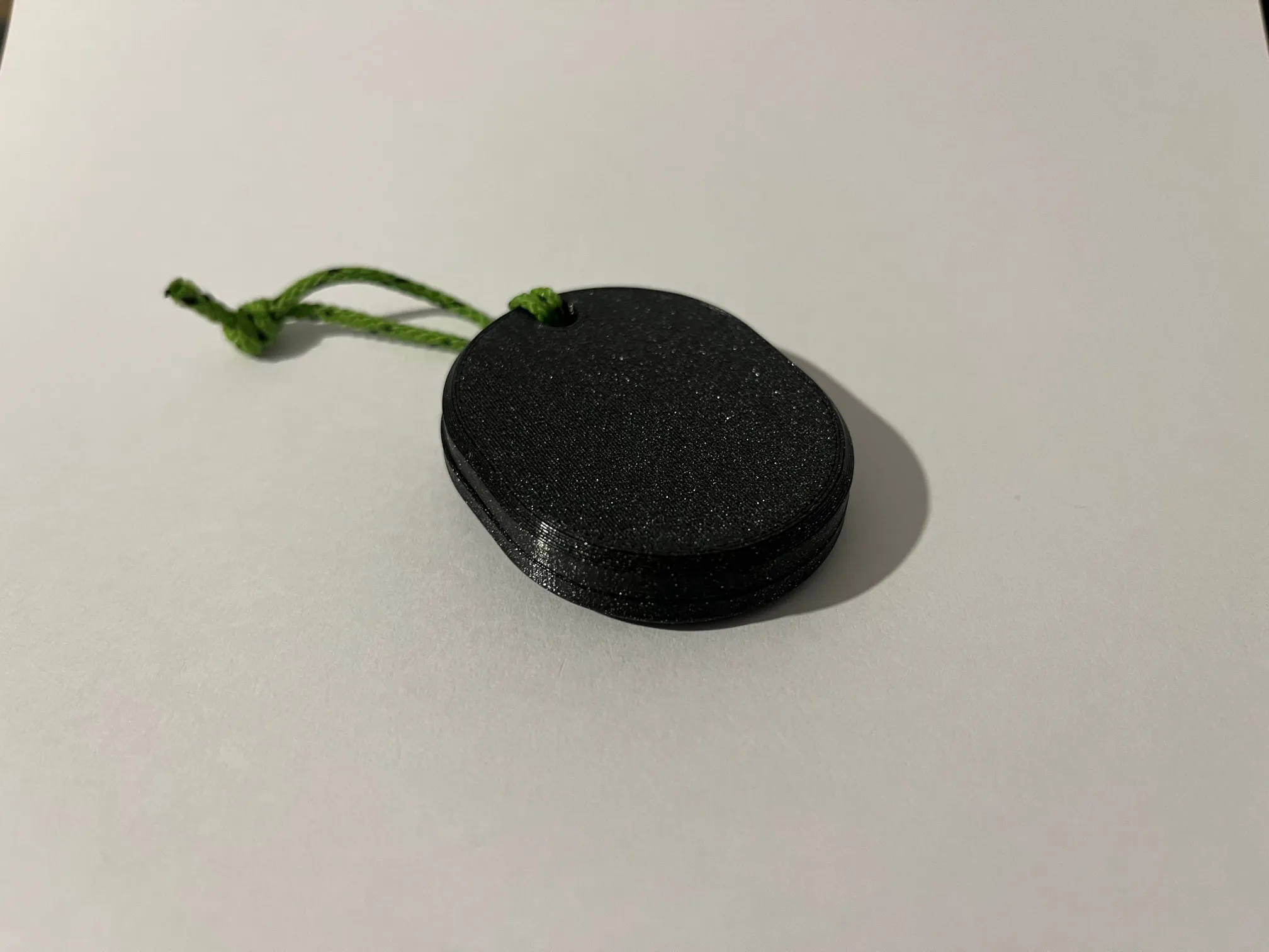 Móc khóa AirTag hoặc thẻ hành lý chống sốc