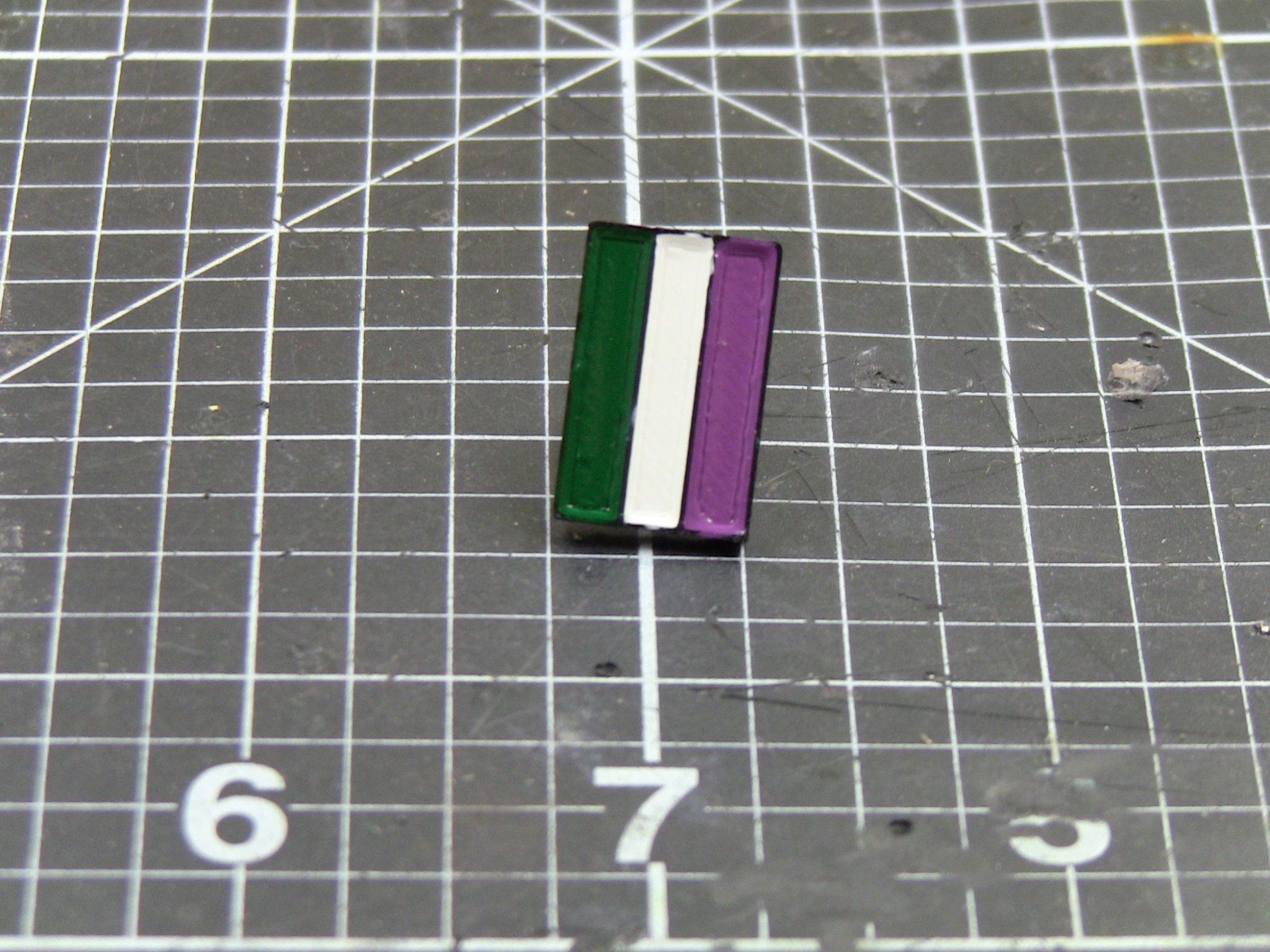 Ghim cài áo 3 sọc cầu vồng