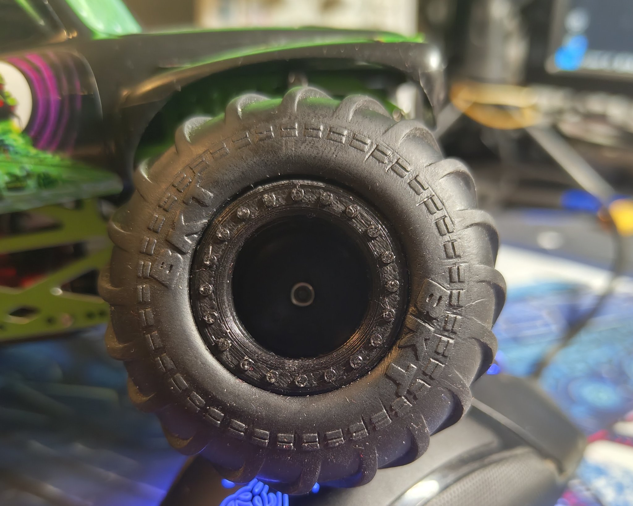 Tiêu đề Bánh xe Monster Jam 124 vành có ngàm lục giác 7mm Tóm t