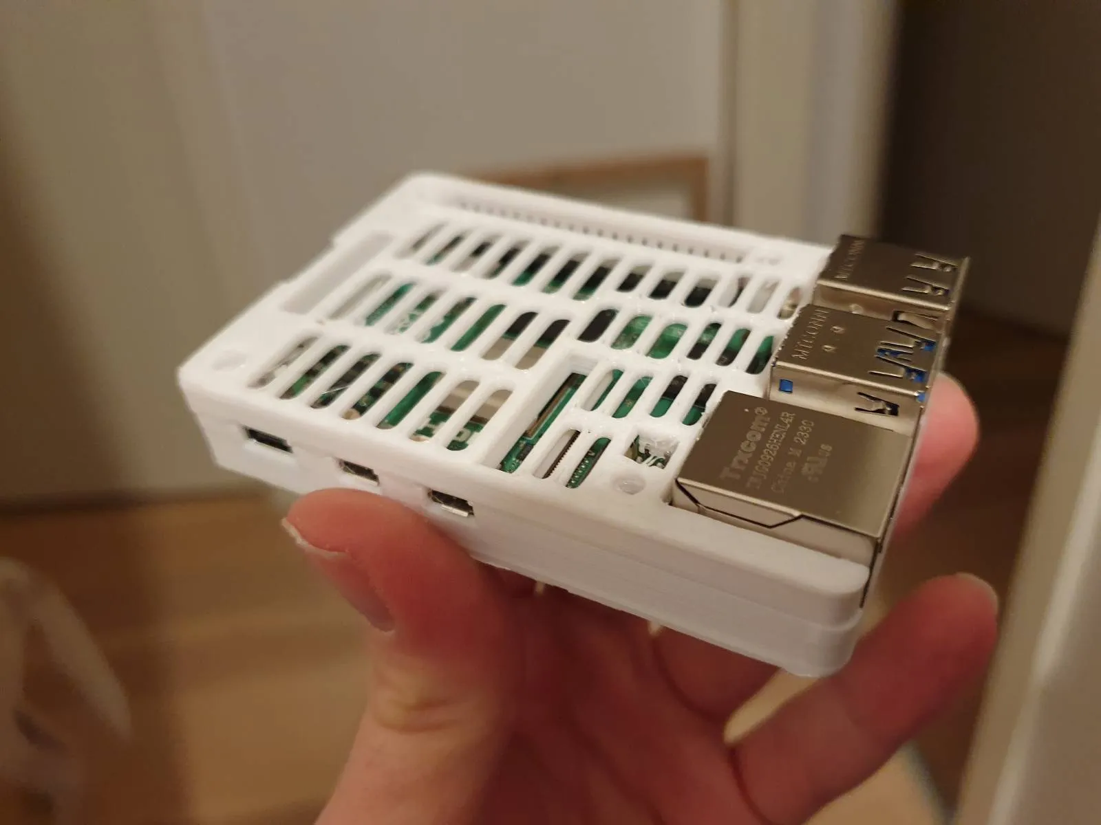 Tiêu đề Vỏ tối thiểu Raspberry Pi 5 Tóm tắt Một chiếc hộp