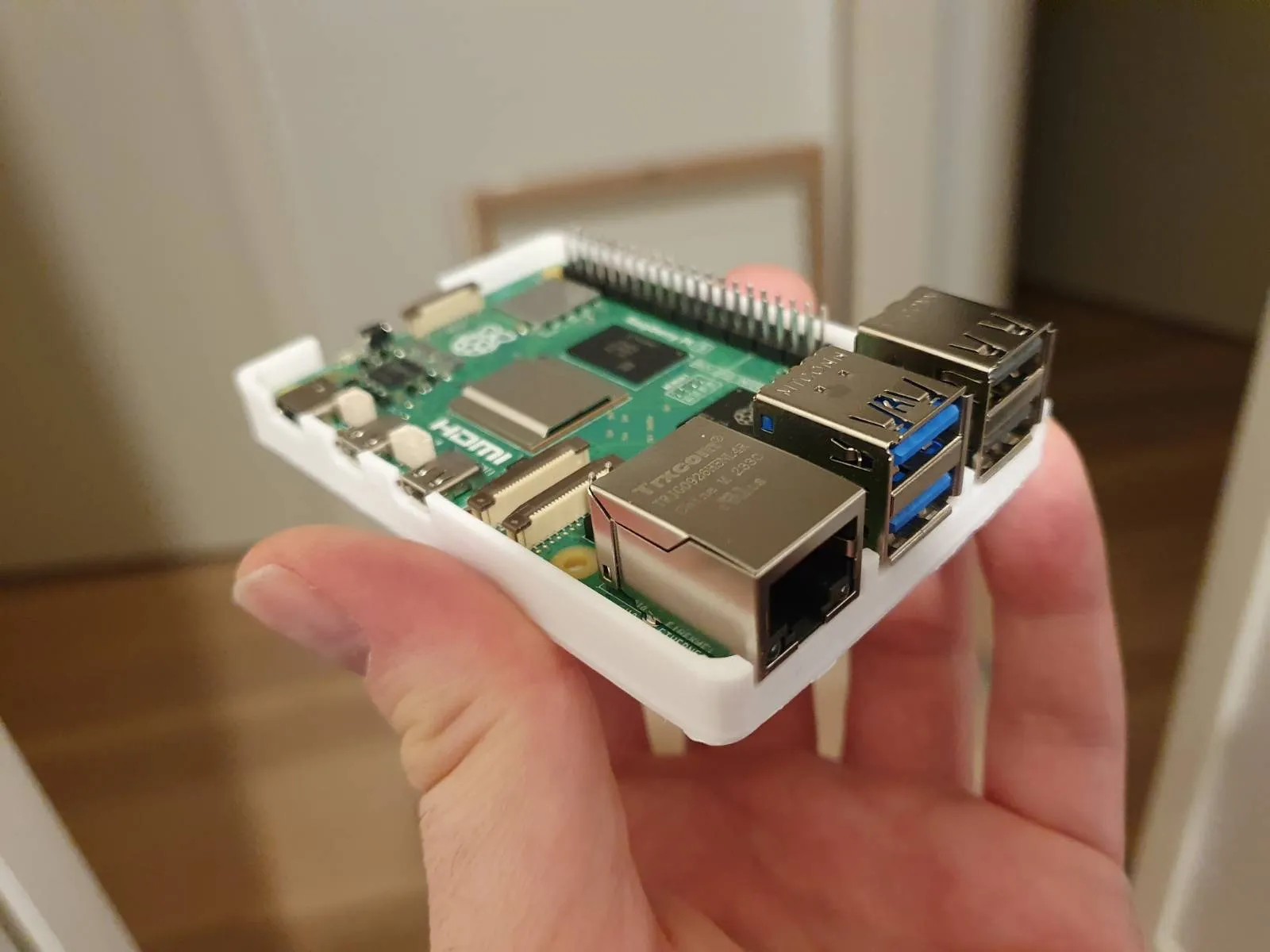 Tiêu đề Vỏ tối thiểu Raspberry Pi 5 Tóm tắt Một chiếc hộp